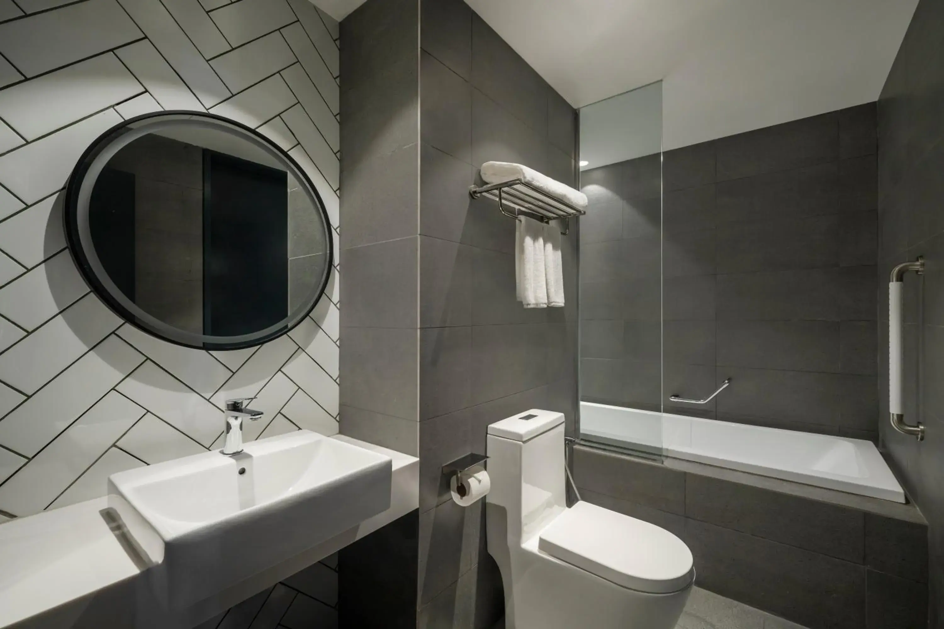 Bathroom in Citadines Waterfront Kota Kinabalu Bathroom in Citadines Waterfront Kota Kinabalu