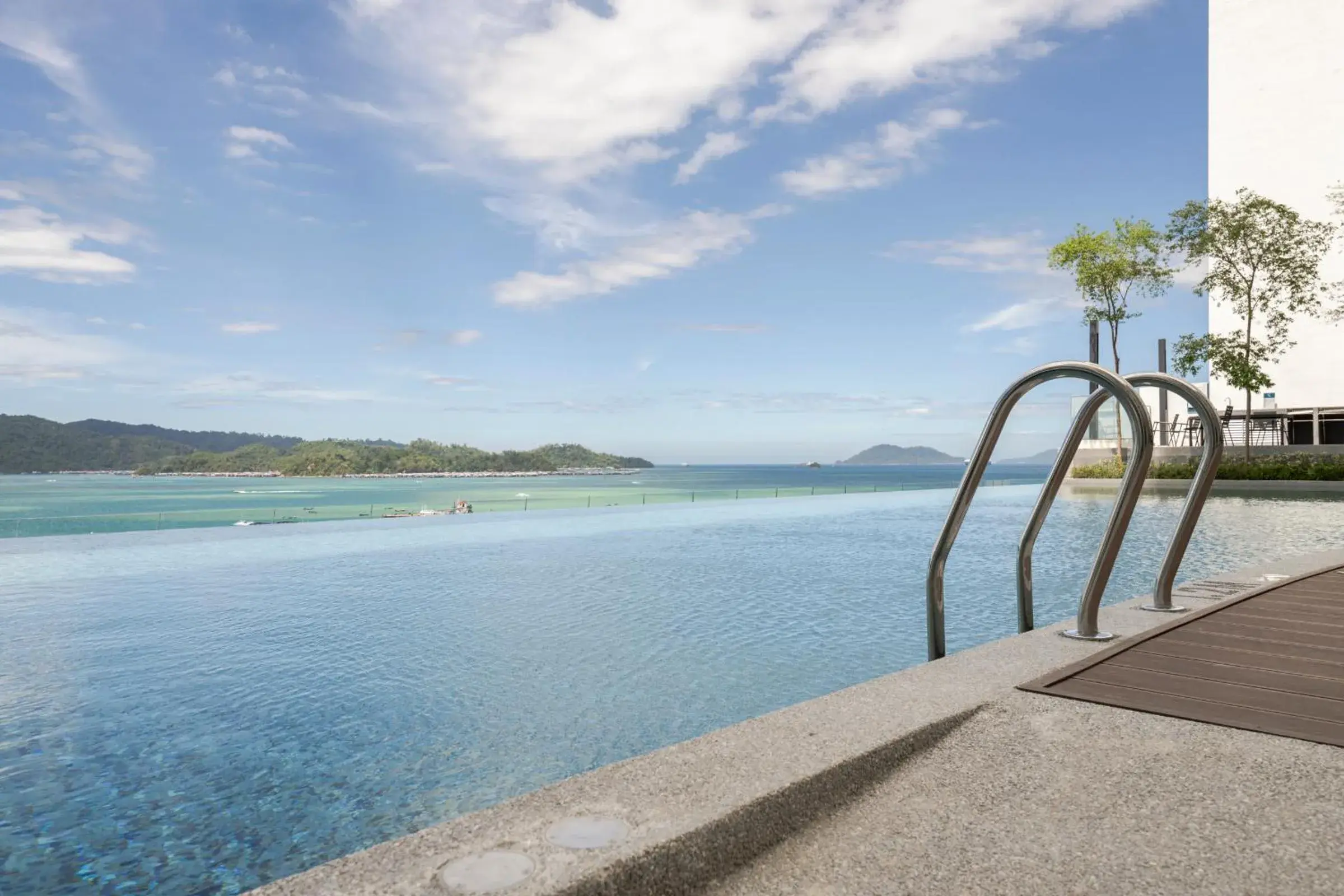 Swimming pool in Citadines Waterfront Kota Kinabalu Swimming pool in Citadines Waterfront Kota Kinabalu