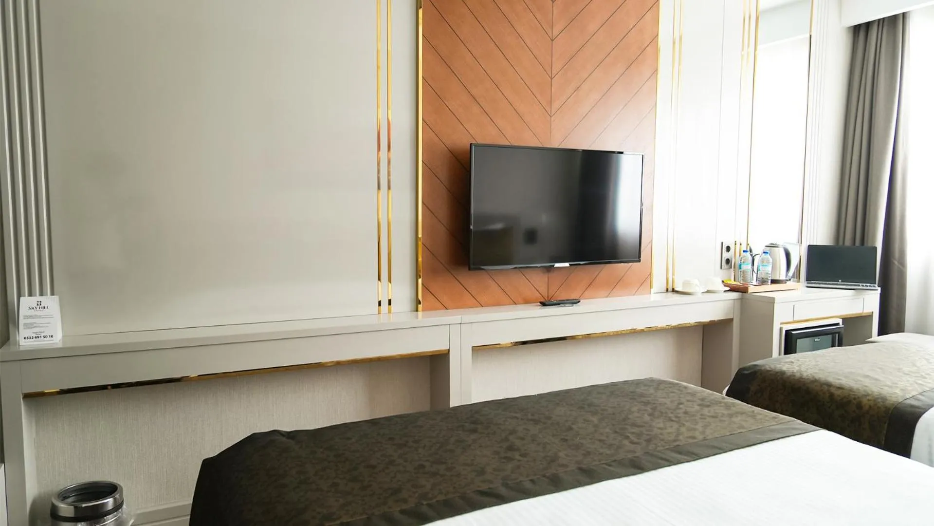 Bed in Sky Hill Hotel