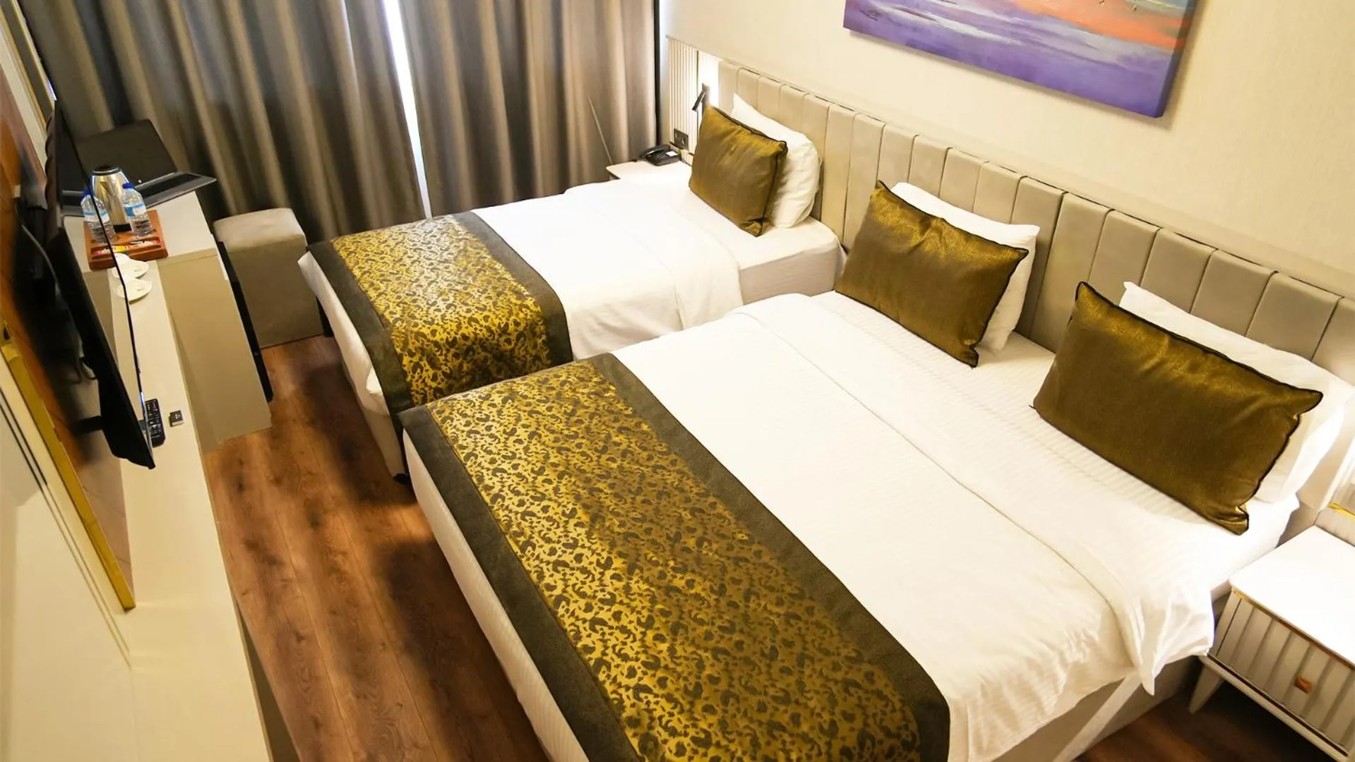Bed in Sky Hill Hotel
