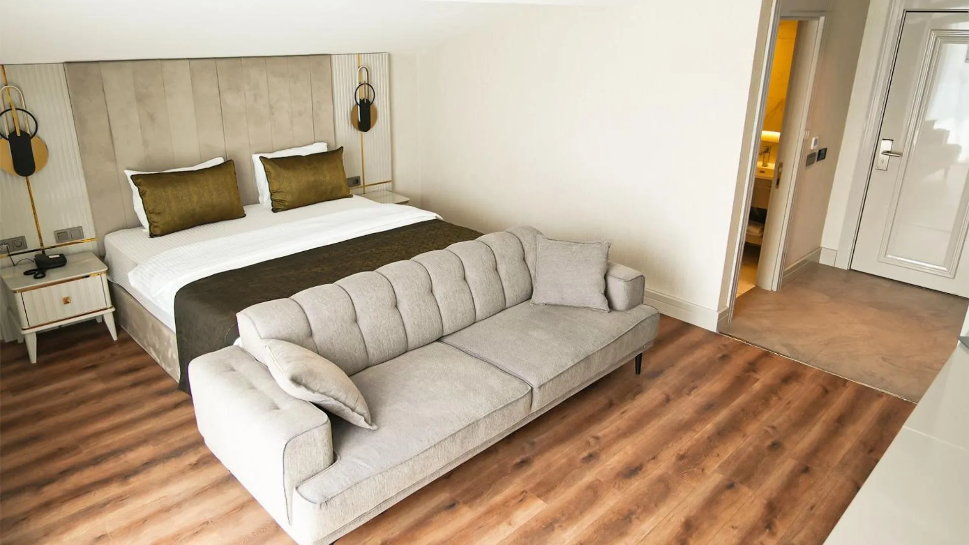 Bed in Sky Hill Hotel