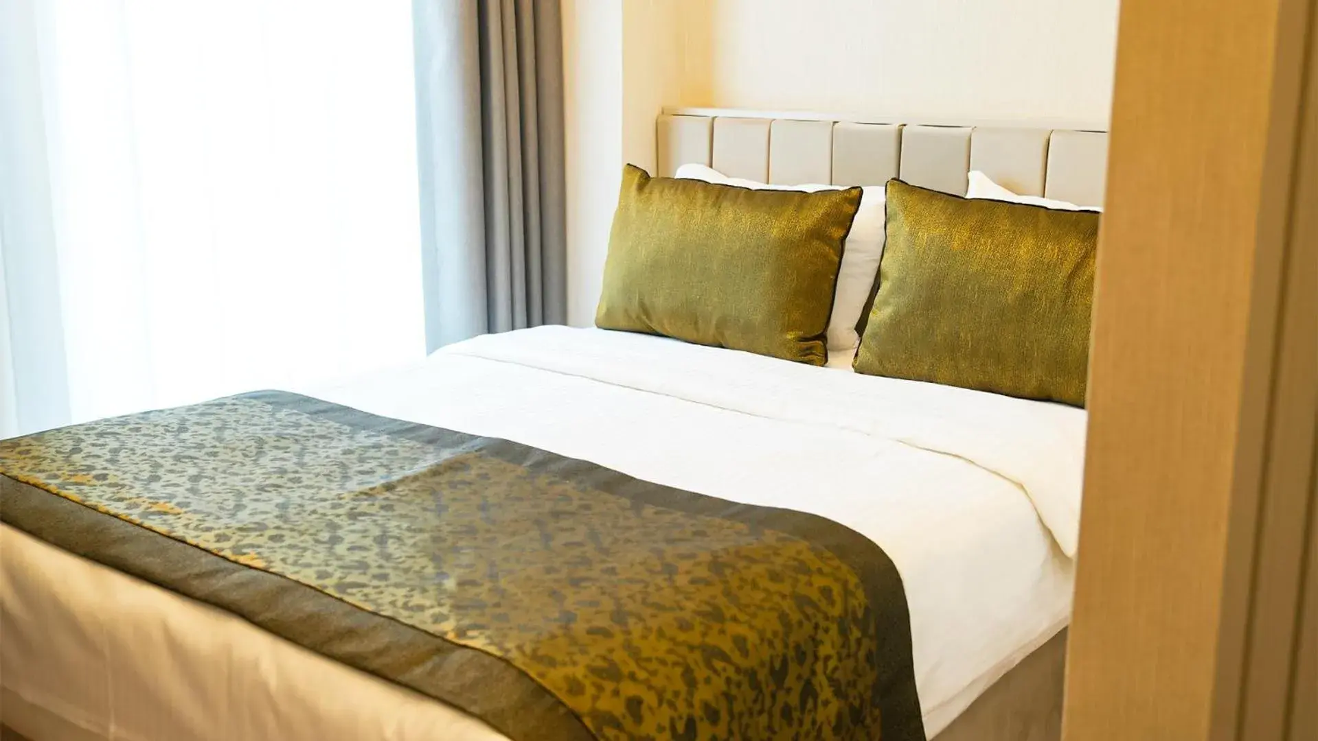 Small Double Room in Sky Hill Hotel Small Double Room in Sky Hill Hotel