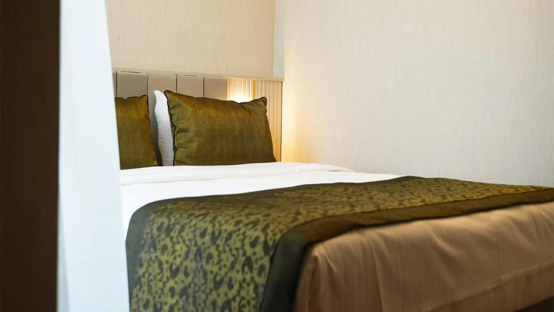 Bed in Sky Hill Hotel