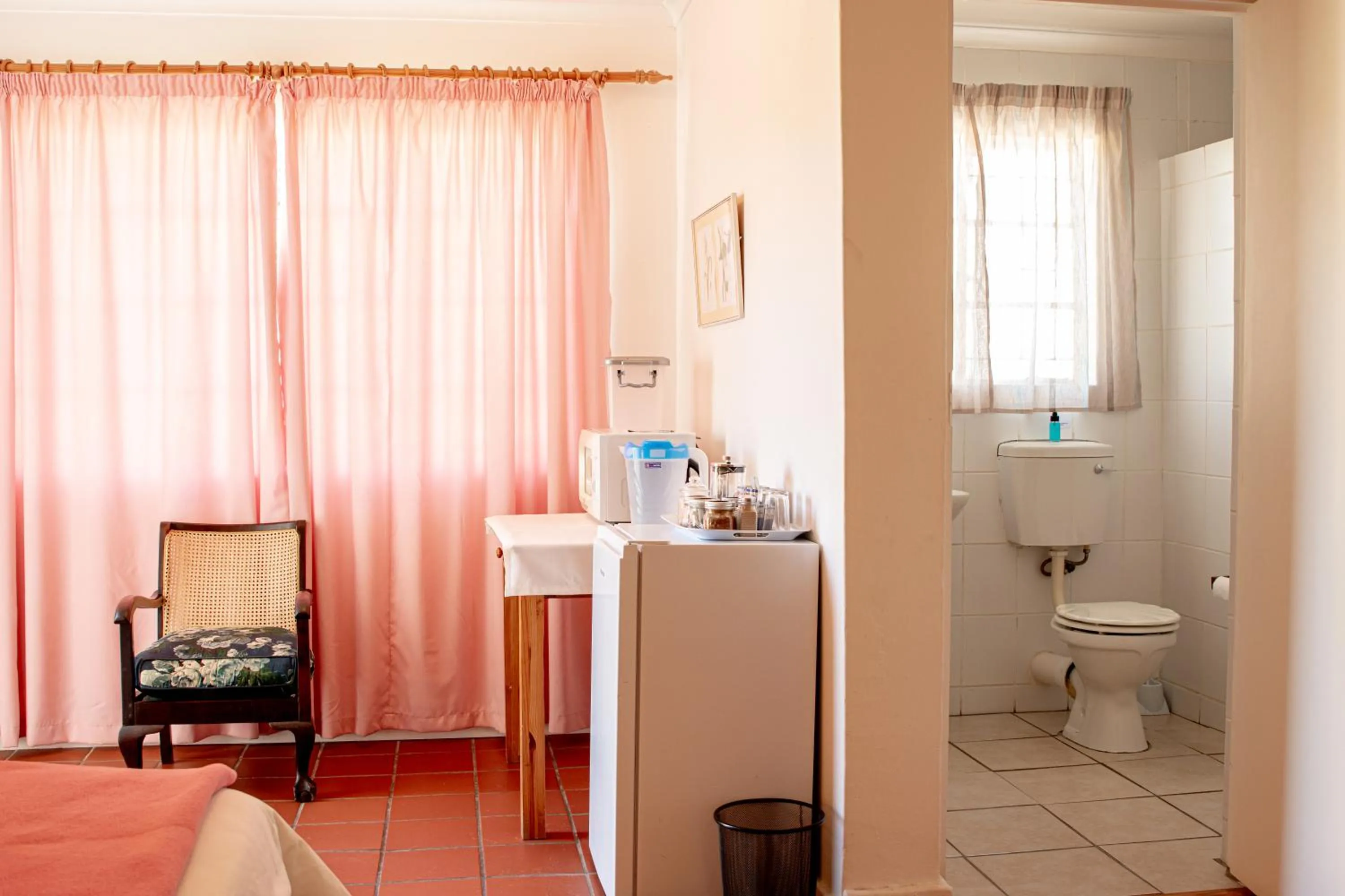 Toilet in 4 Rothman Street B&B