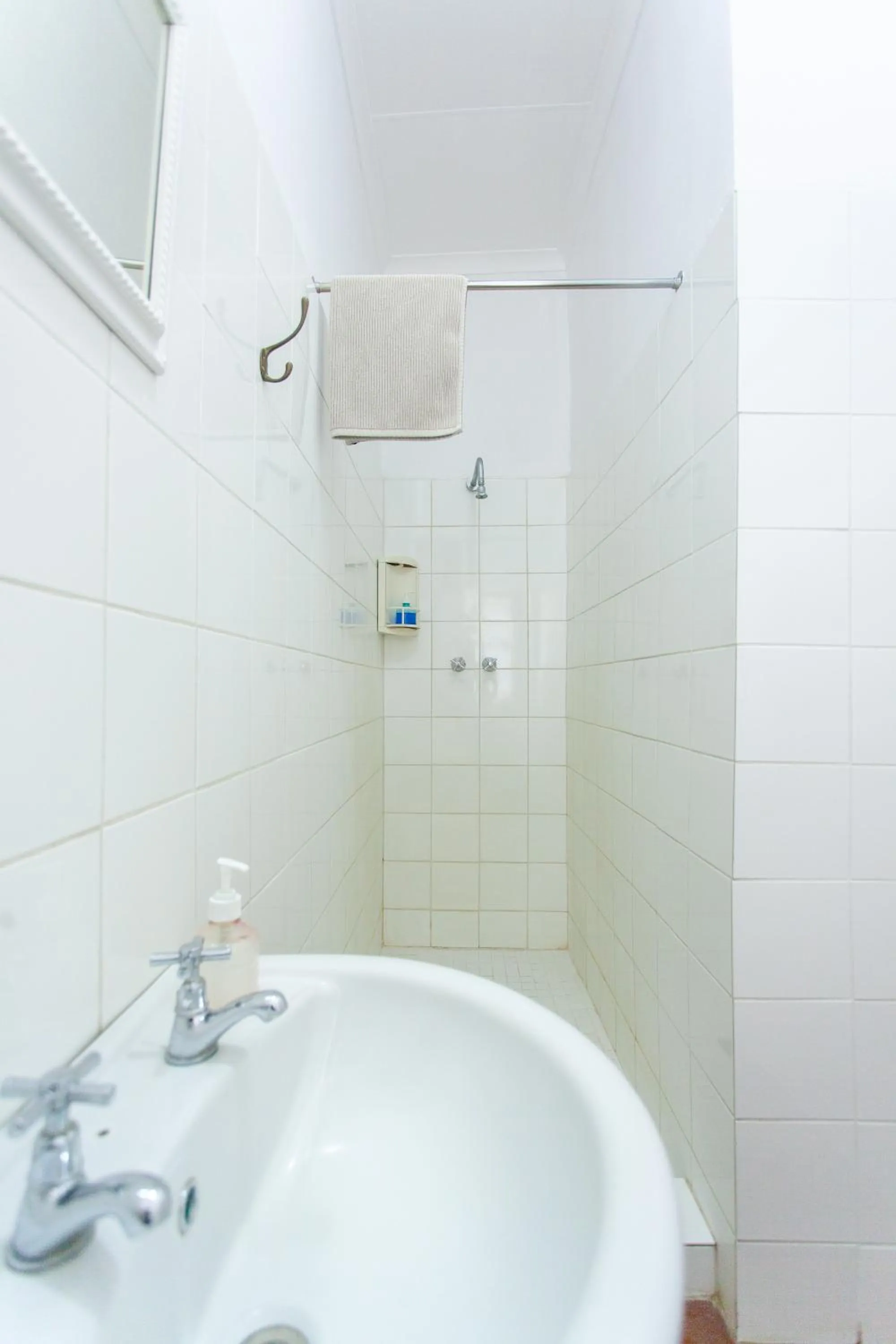 Shower in 4 Rothman Street B&B