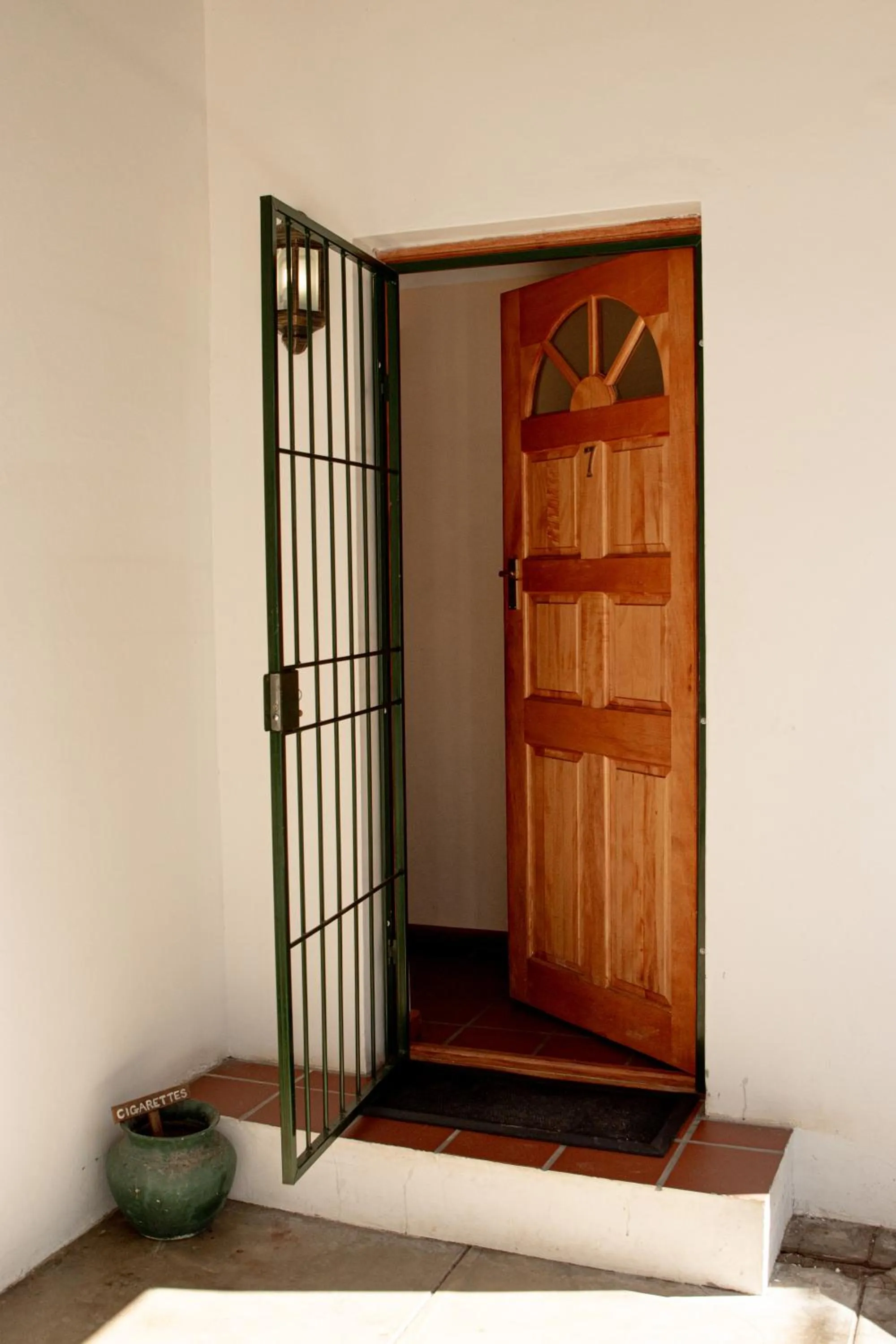 Property building in 4 Rothman Street B&B