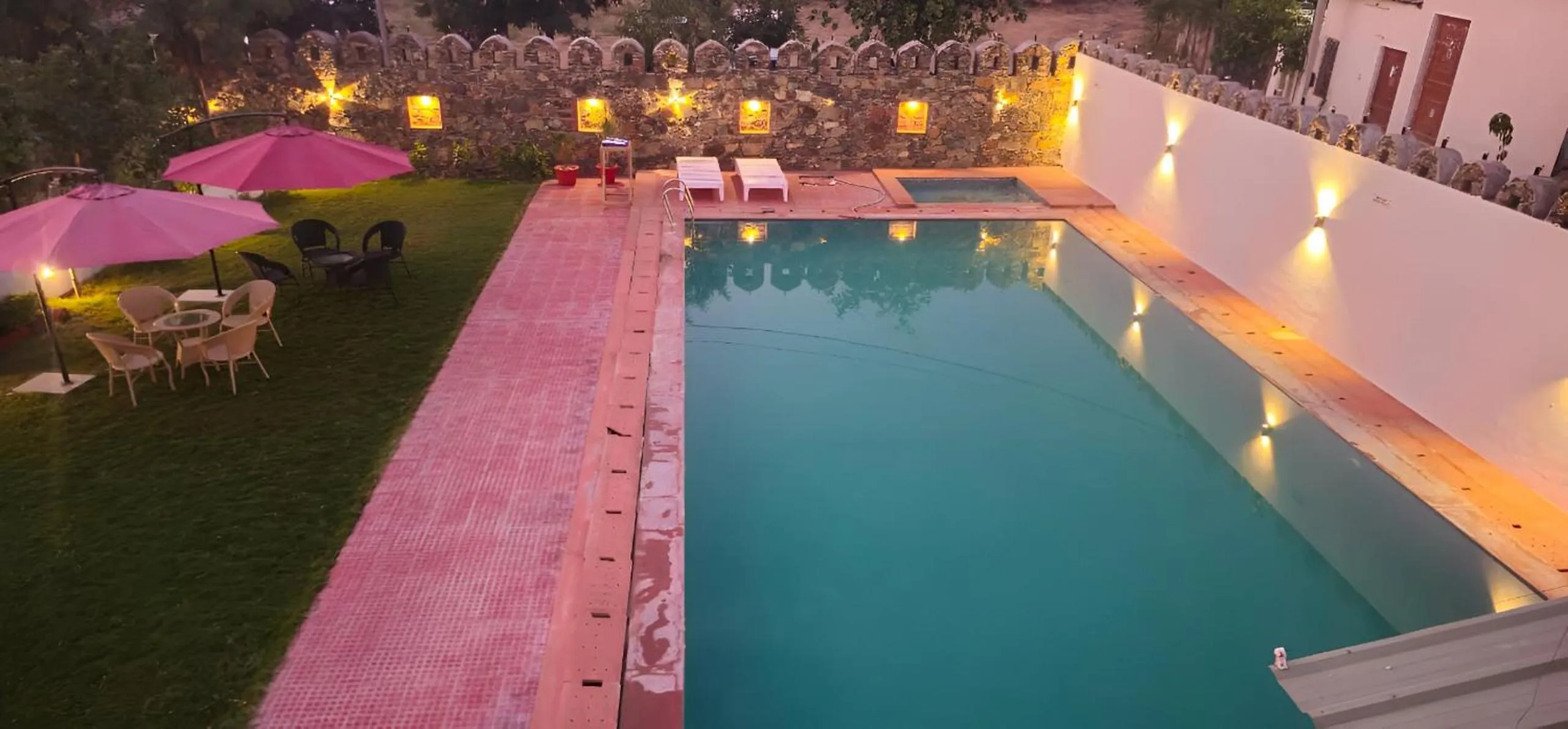 Swimming pool in The Vanashv