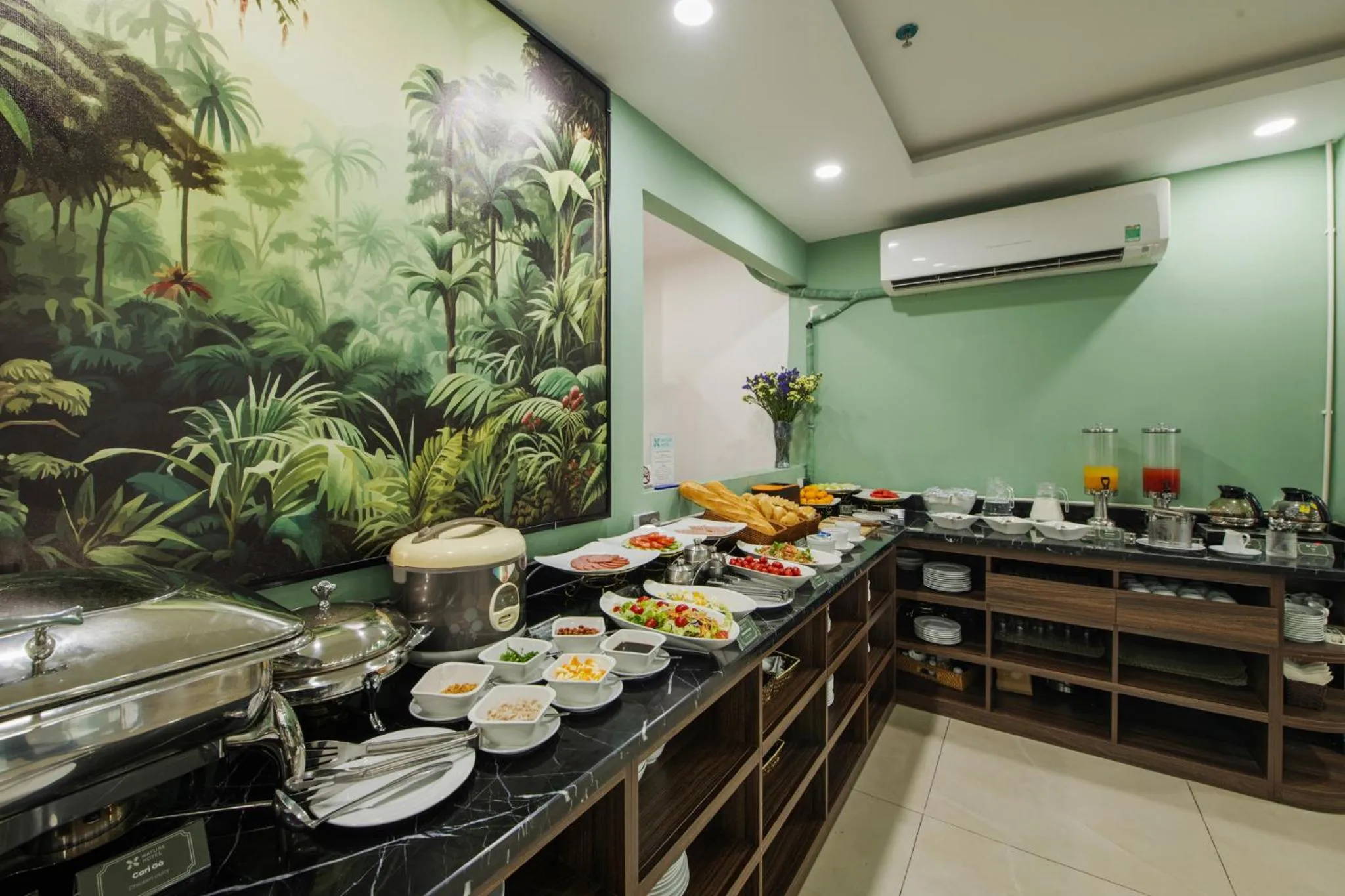 Restaurant/places to eat in Nature Hotel