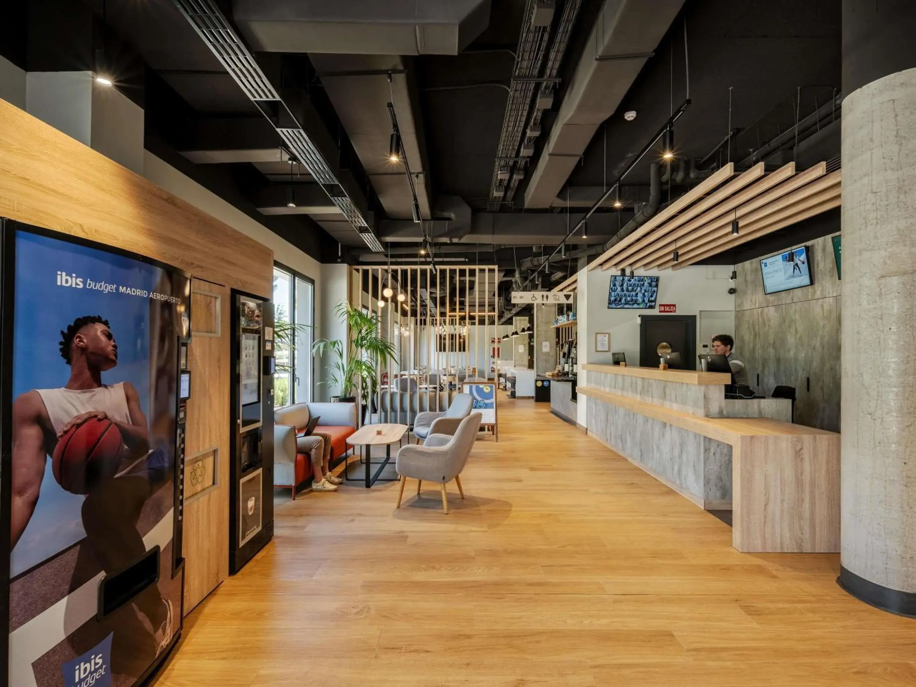 Property building in ibis budget Madrid Aeropuerto Property building in ibis budget Madrid Aeropuerto