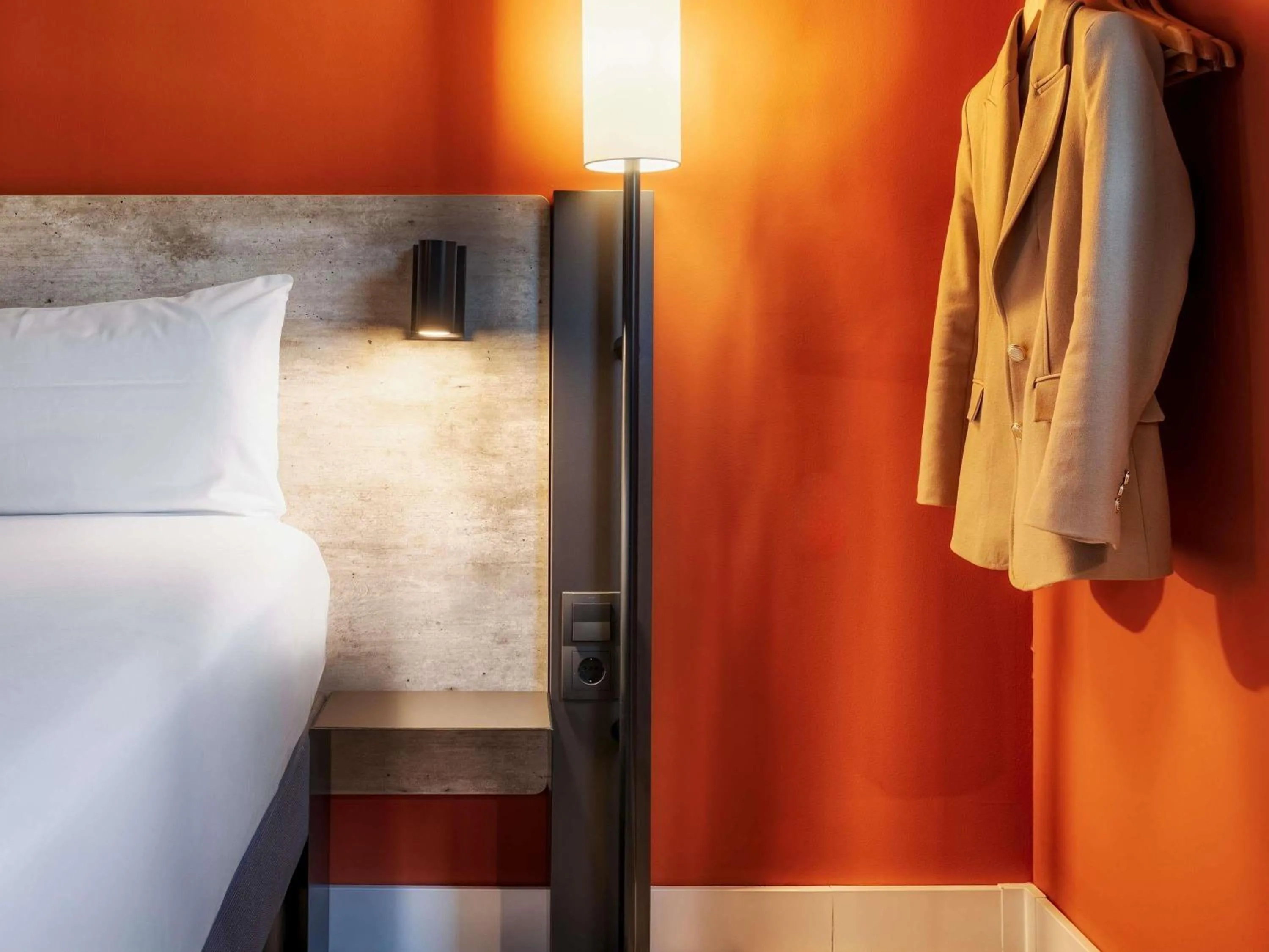 Bedroom, Bed in ibis budget Madrid Aeropuerto