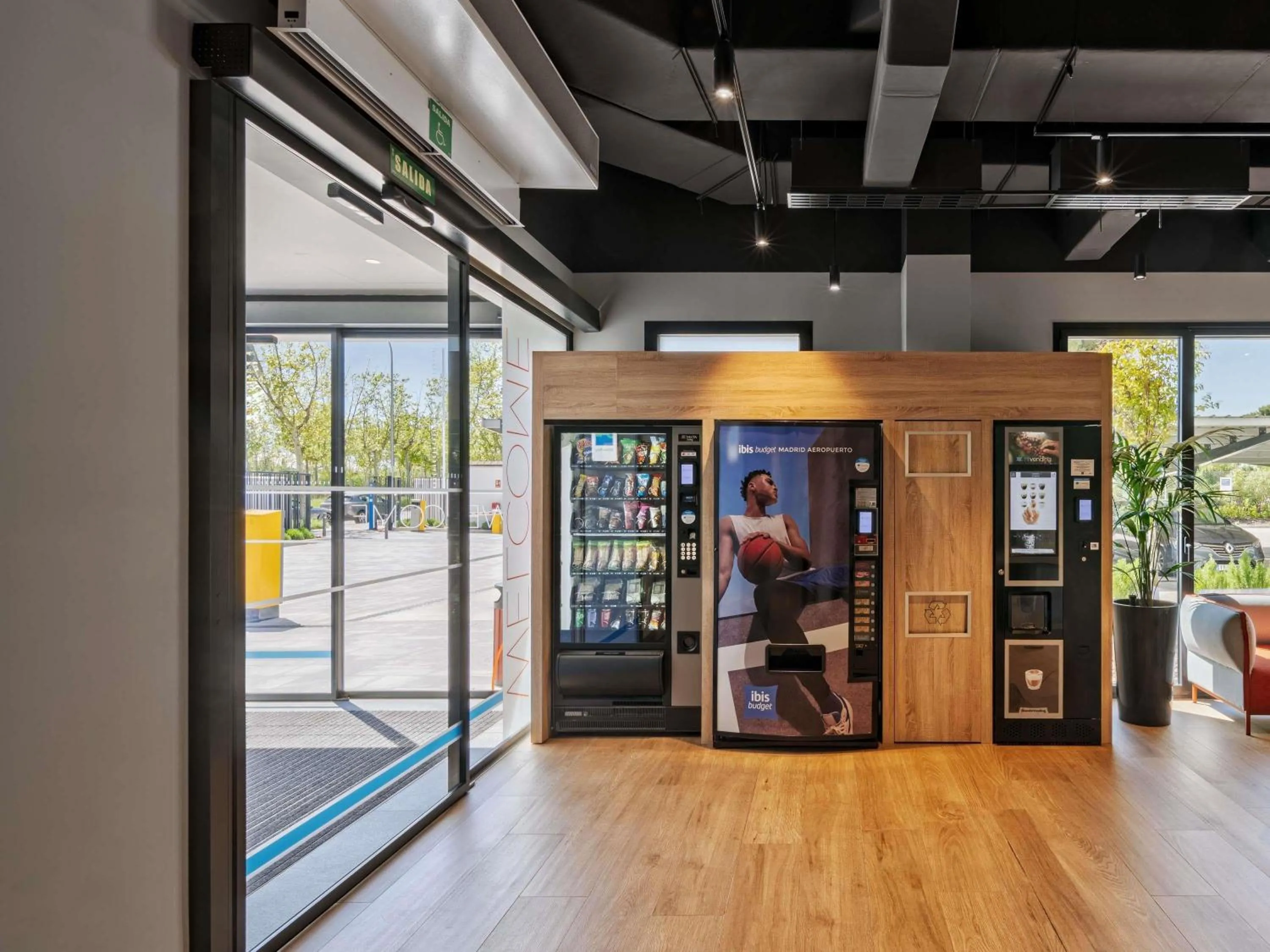 Property building in ibis budget Madrid Aeropuerto