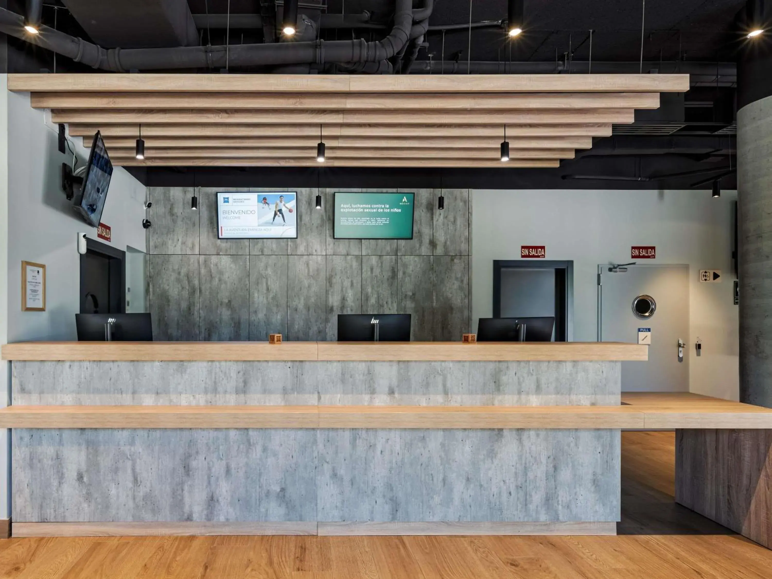 Property building in ibis budget Madrid Aeropuerto Property building in ibis budget Madrid Aeropuerto