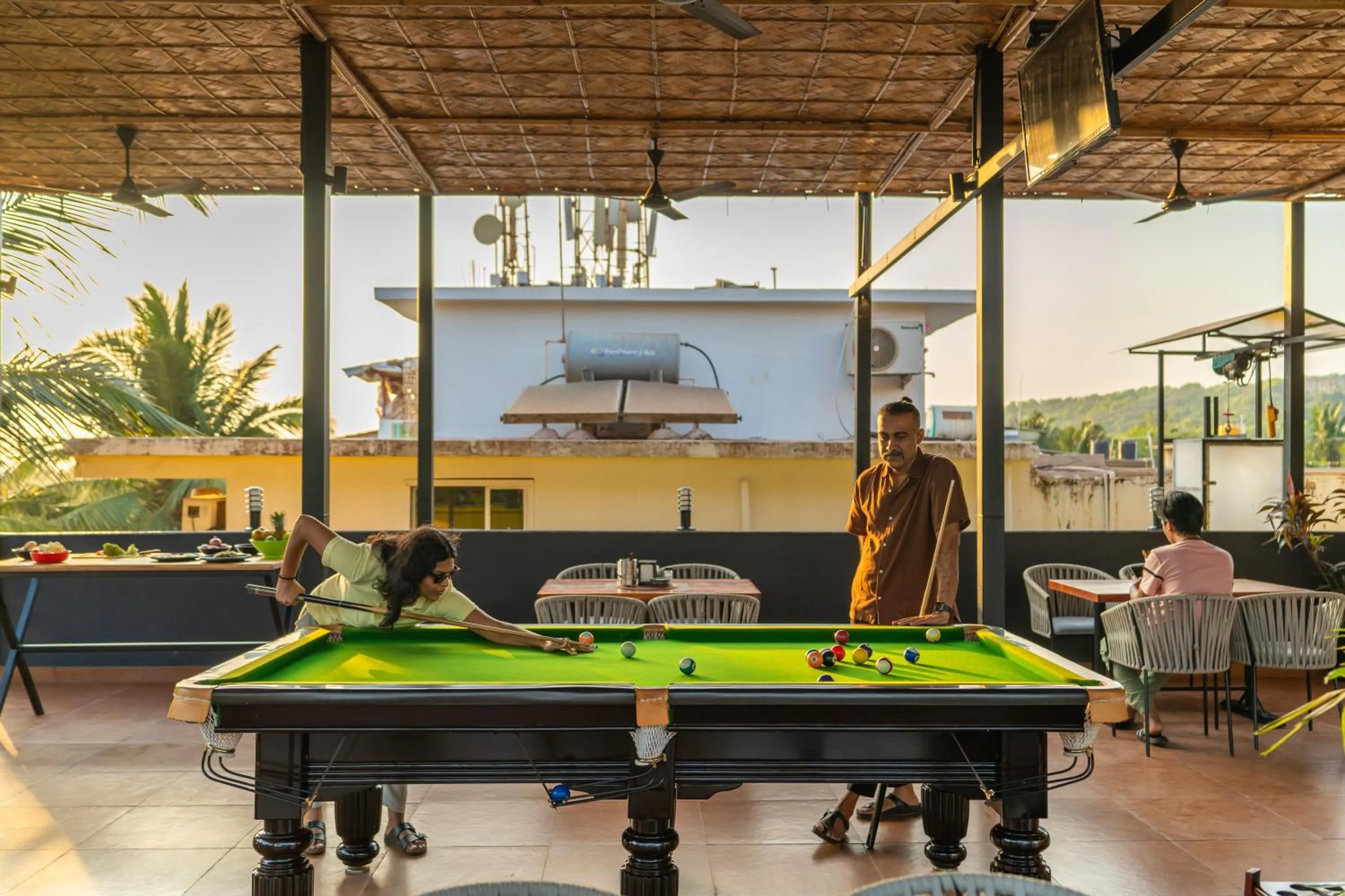 Billiard in Whoopers Boutique Hotel Morjim