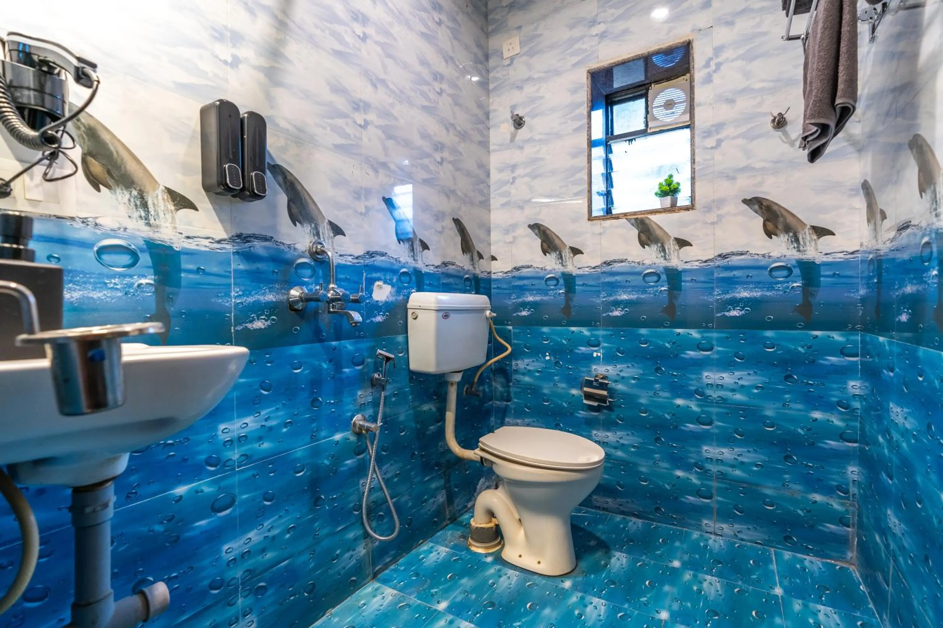 Toilet in Whoopers Boutique Hotel Morjim