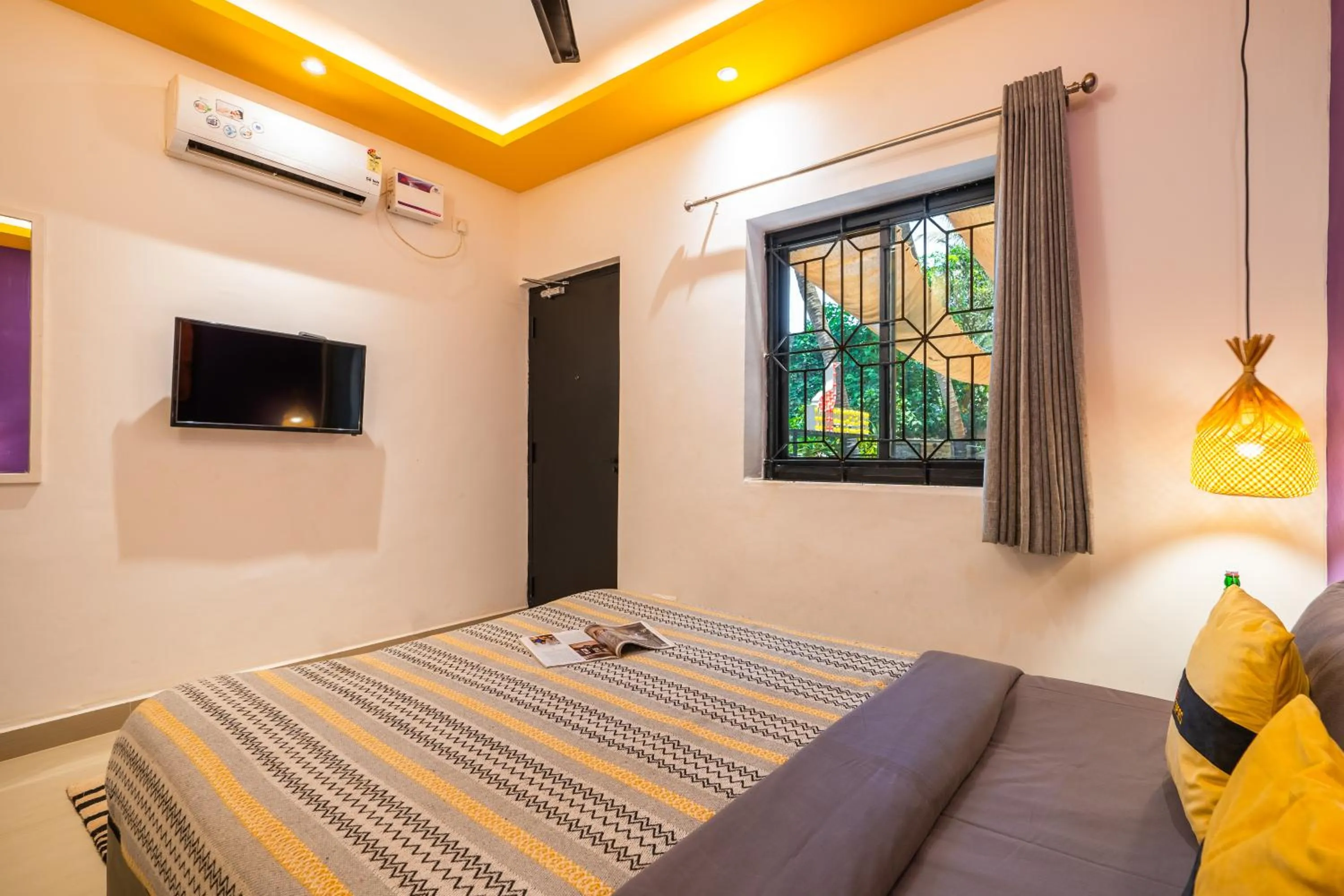 Photo of the whole room, Bed in Whoopers Boutique Hotel Morjim