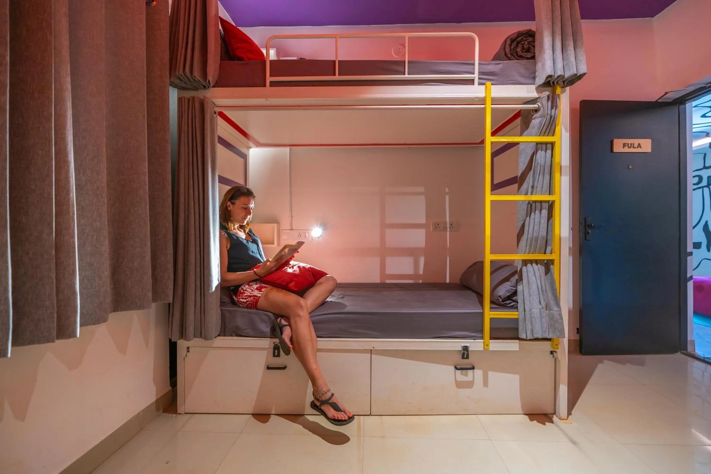 People in Whoopers Boutique Hotel Morjim