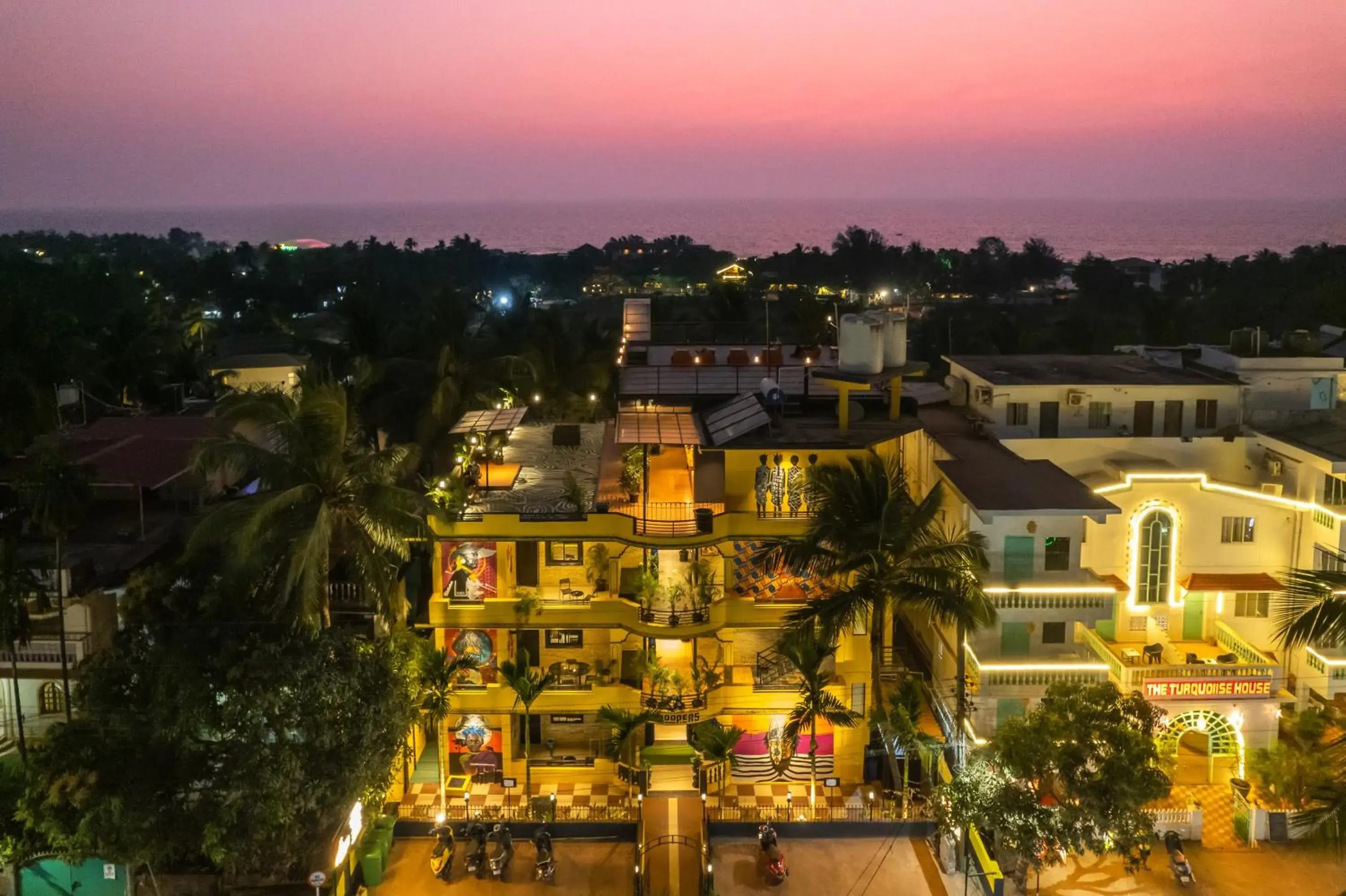 Property building in Whoopers Boutique Hotel Morjim Property building in Whoopers Boutique Hotel Morjim