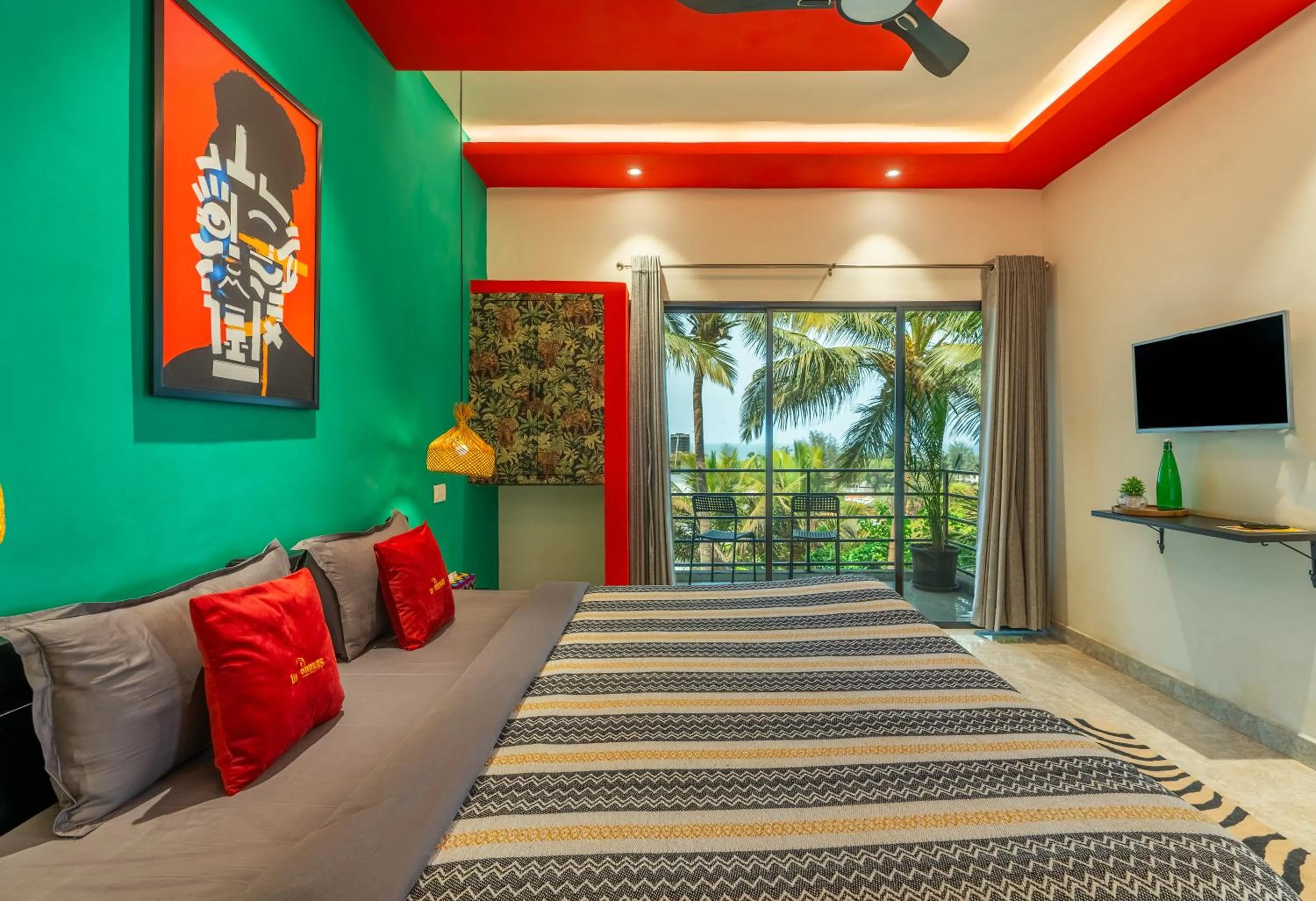 Bed in Whoopers Boutique Hotel Morjim