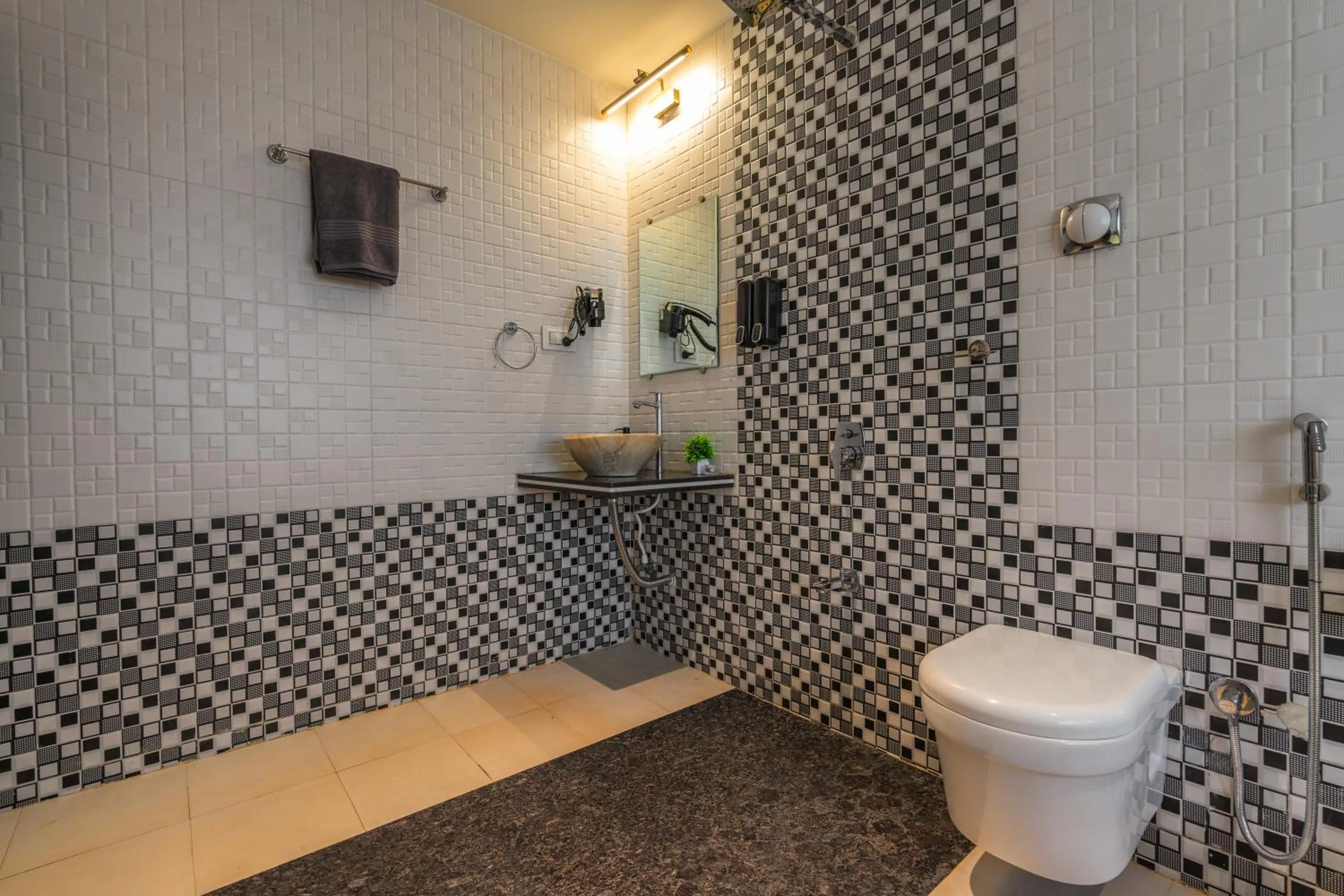 Toilet in Whoopers Boutique Hotel Morjim