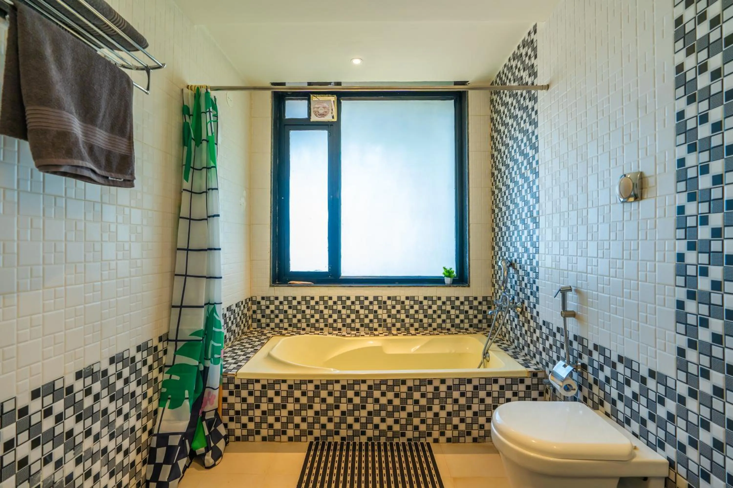 Toilet in Whoopers Boutique Hotel Morjim