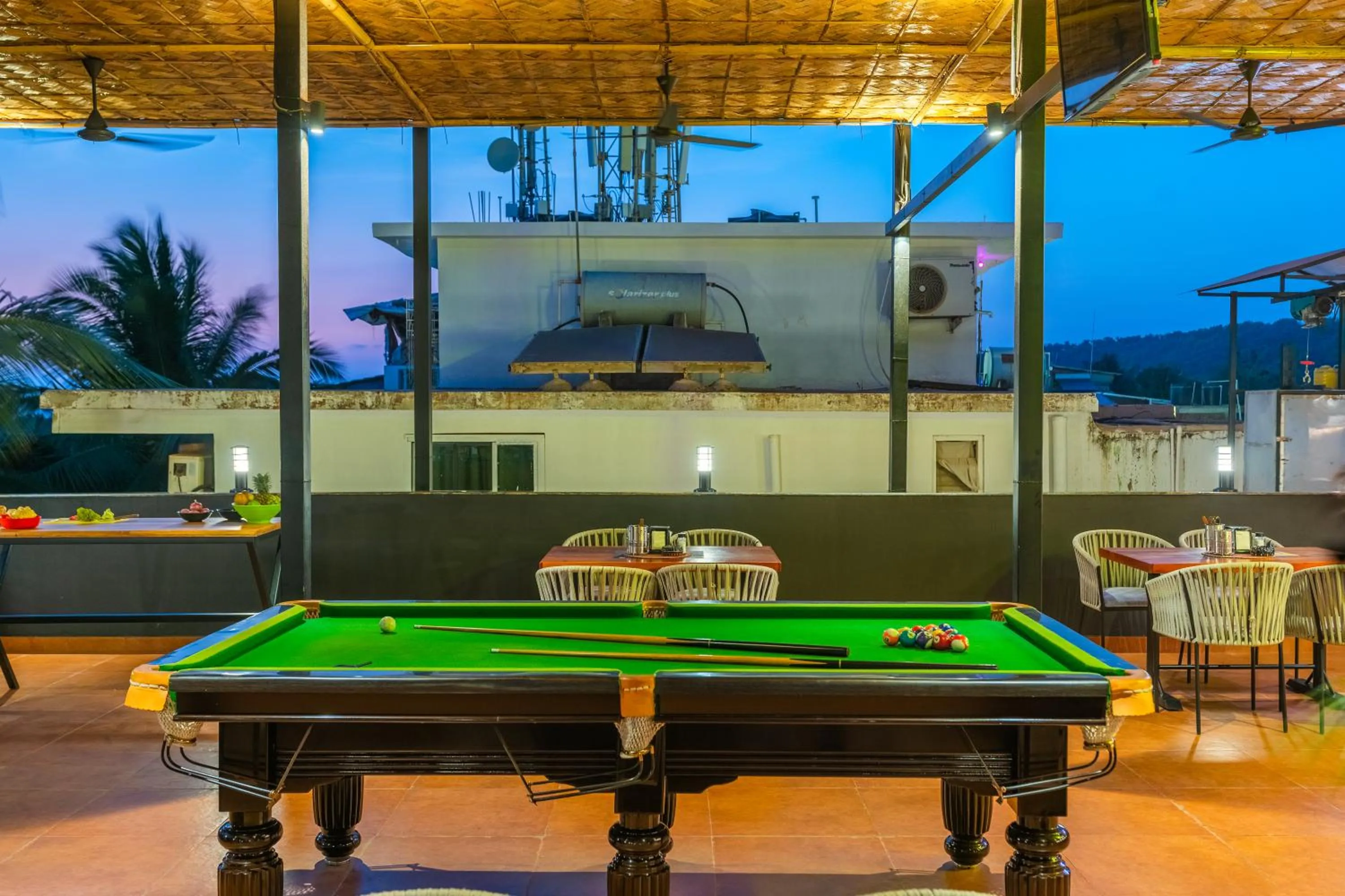 Billiard in Whoopers Boutique Hotel Morjim