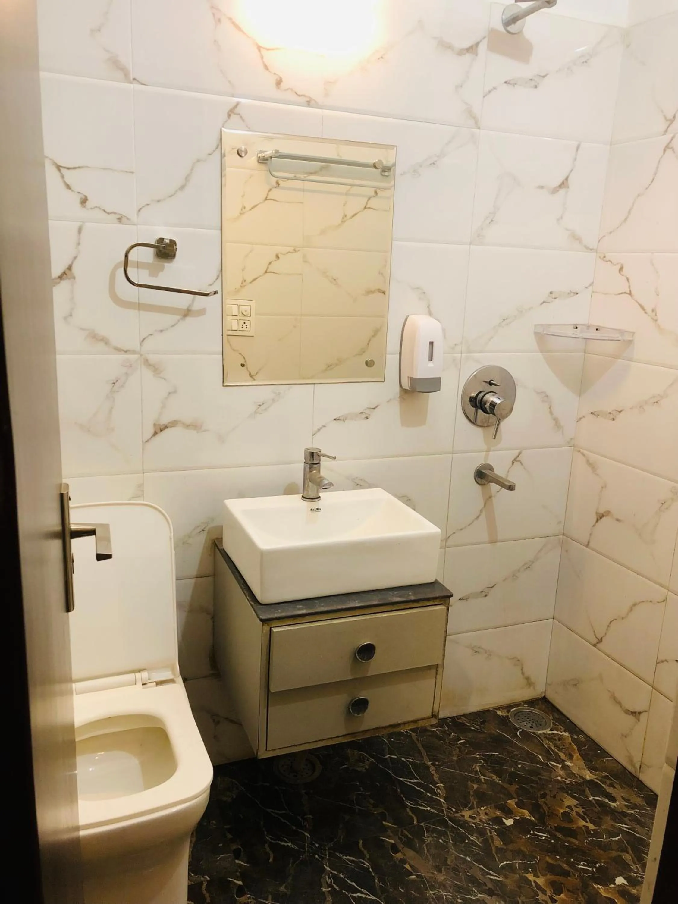 Toilet in The highland hotel