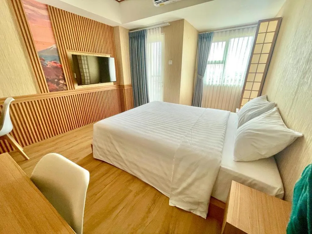 Communal lounge/ TV room, Bed in Nemuru Hotel Ciputat