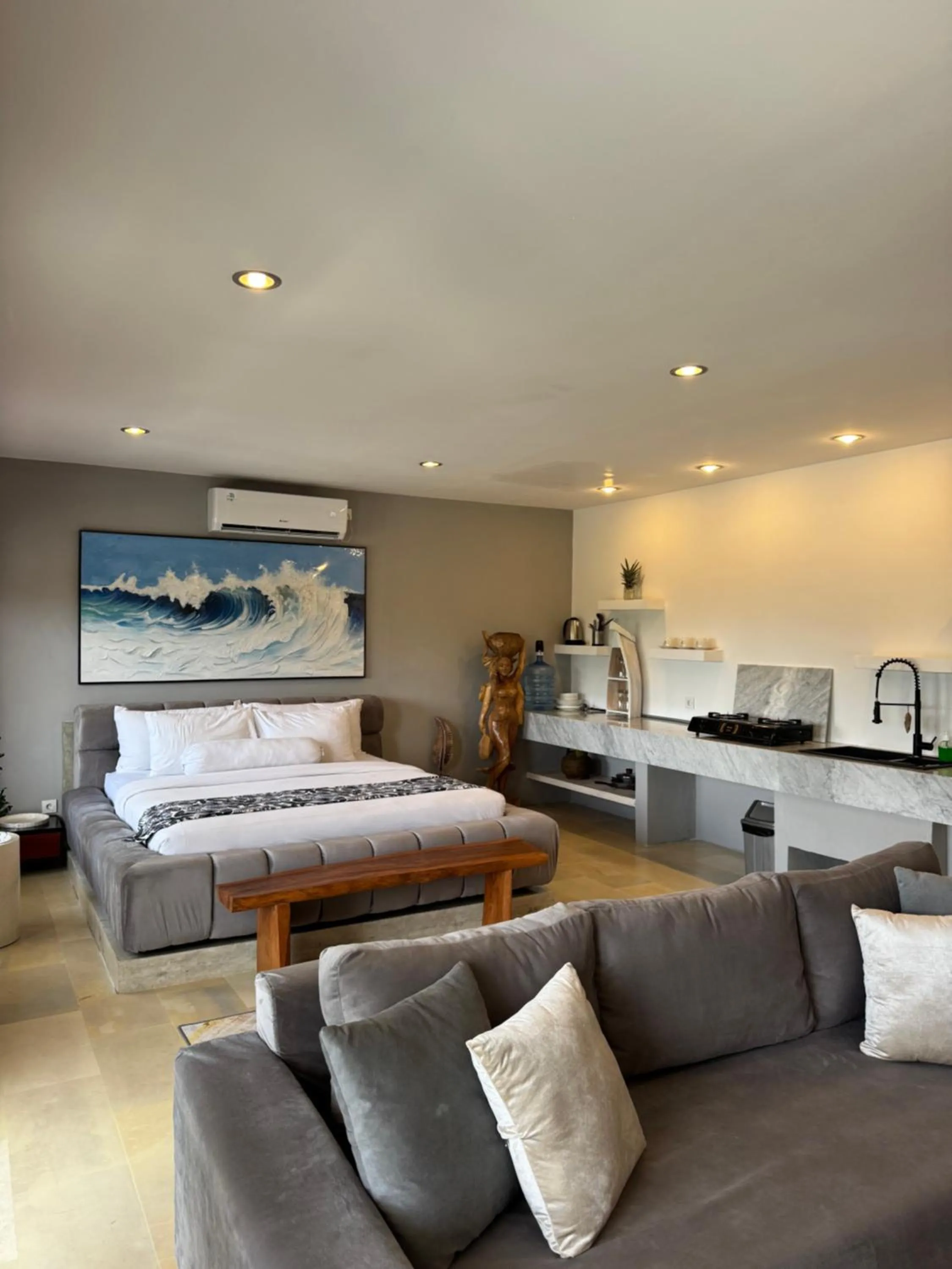 Uluwatu Stay's Deluxe Suite #5