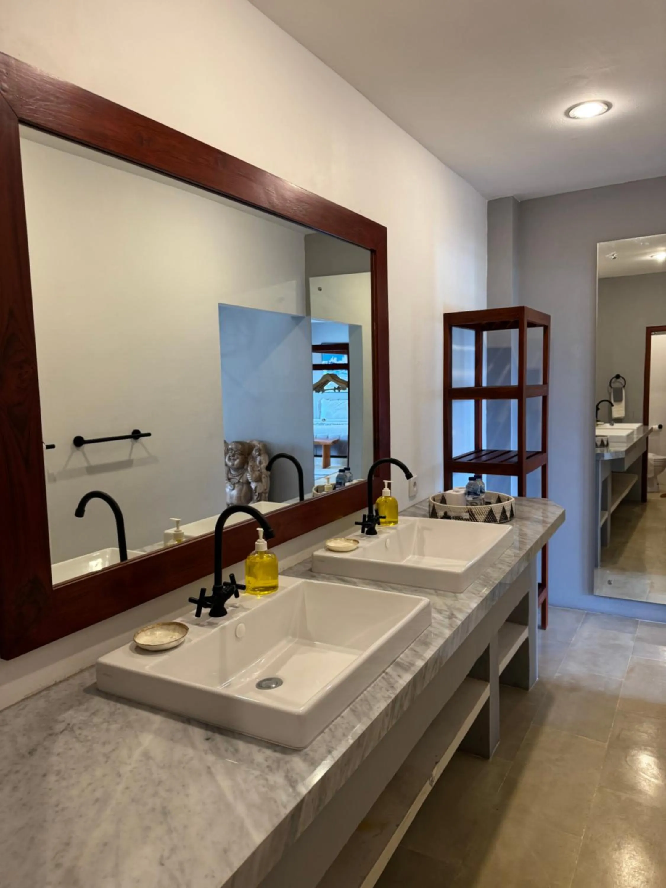 Uluwatu Stay's Deluxe Suite #5
