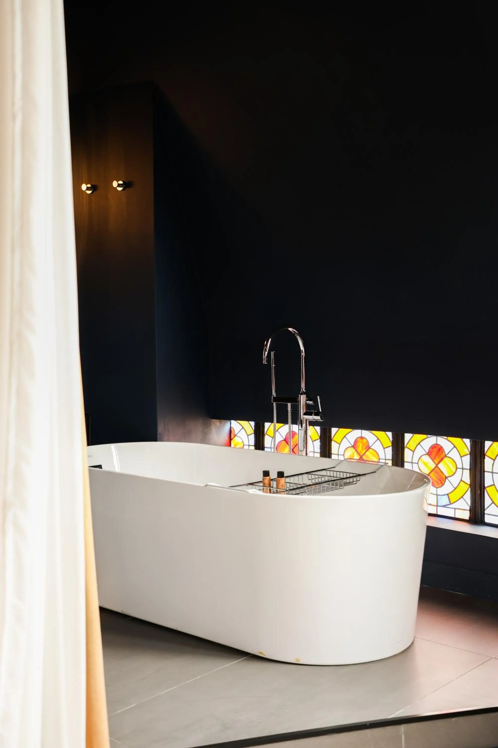 Bath in Zorba&Bond Boutique Hotel