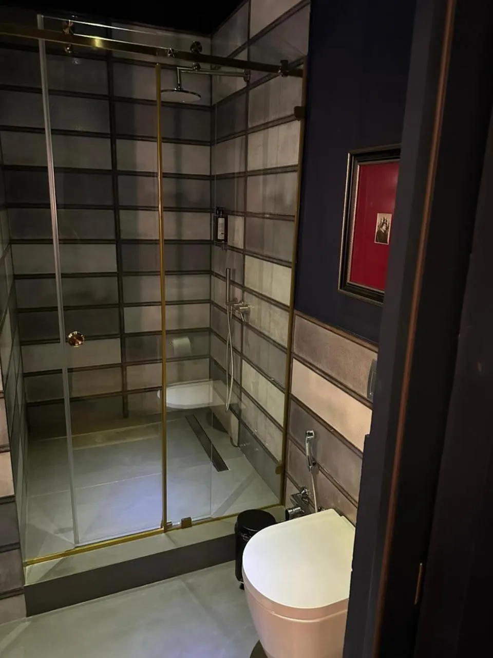 Shower in Zorba&Bond Boutique Hotel