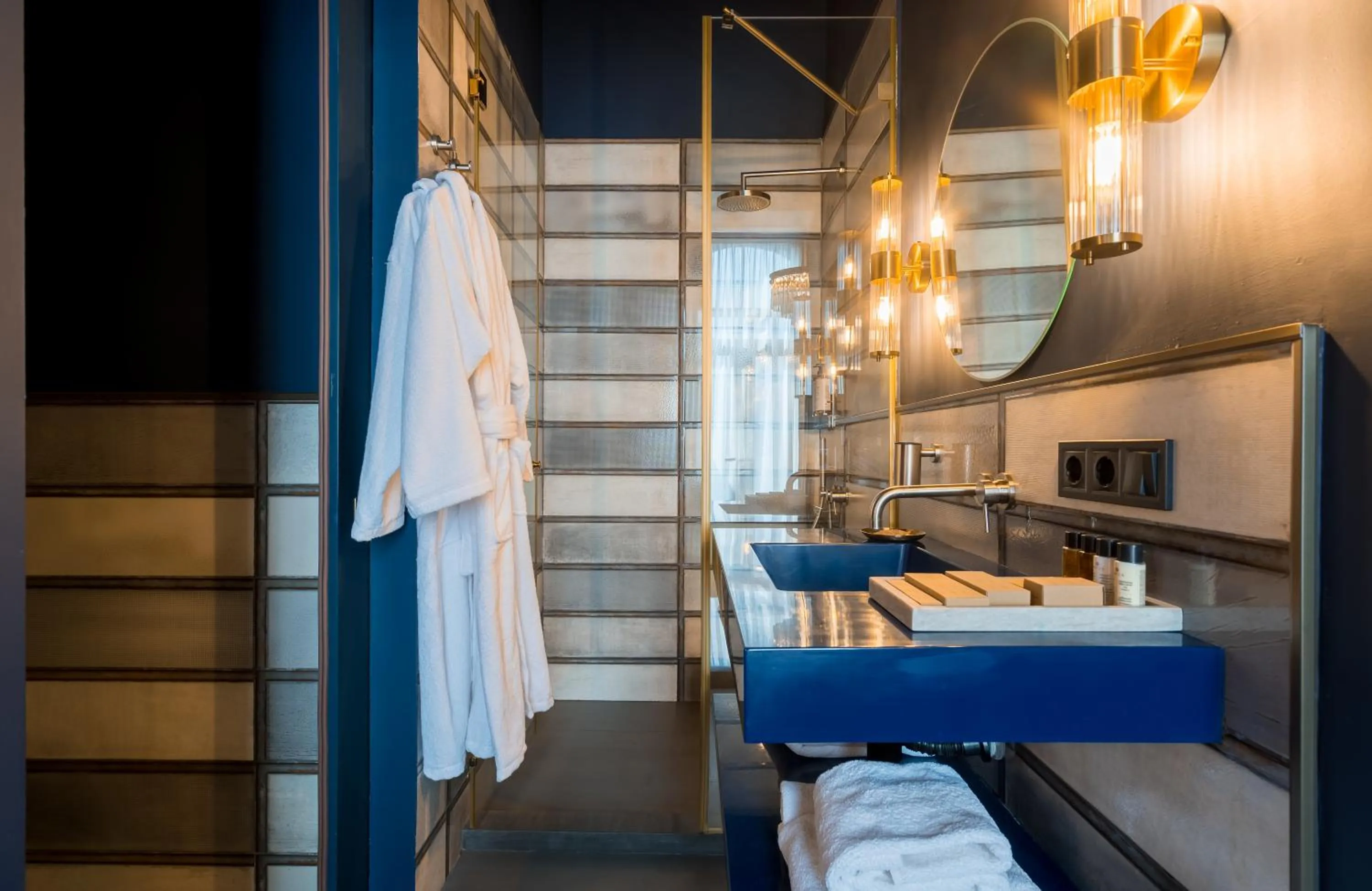 Bathroom, Bed in Zorba&Bond Boutique Hotel