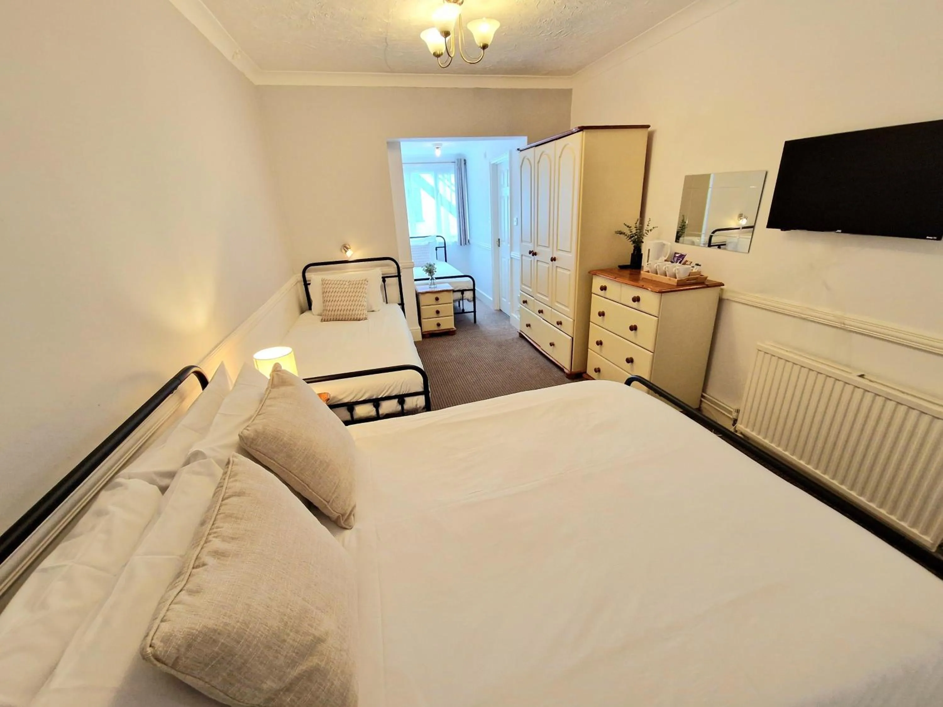 Bedroom, Bed in The Kensington