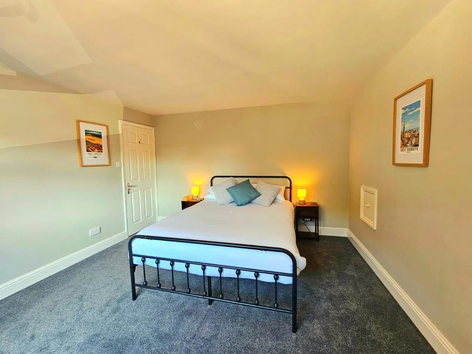 Bedroom, Bed in The Kensington