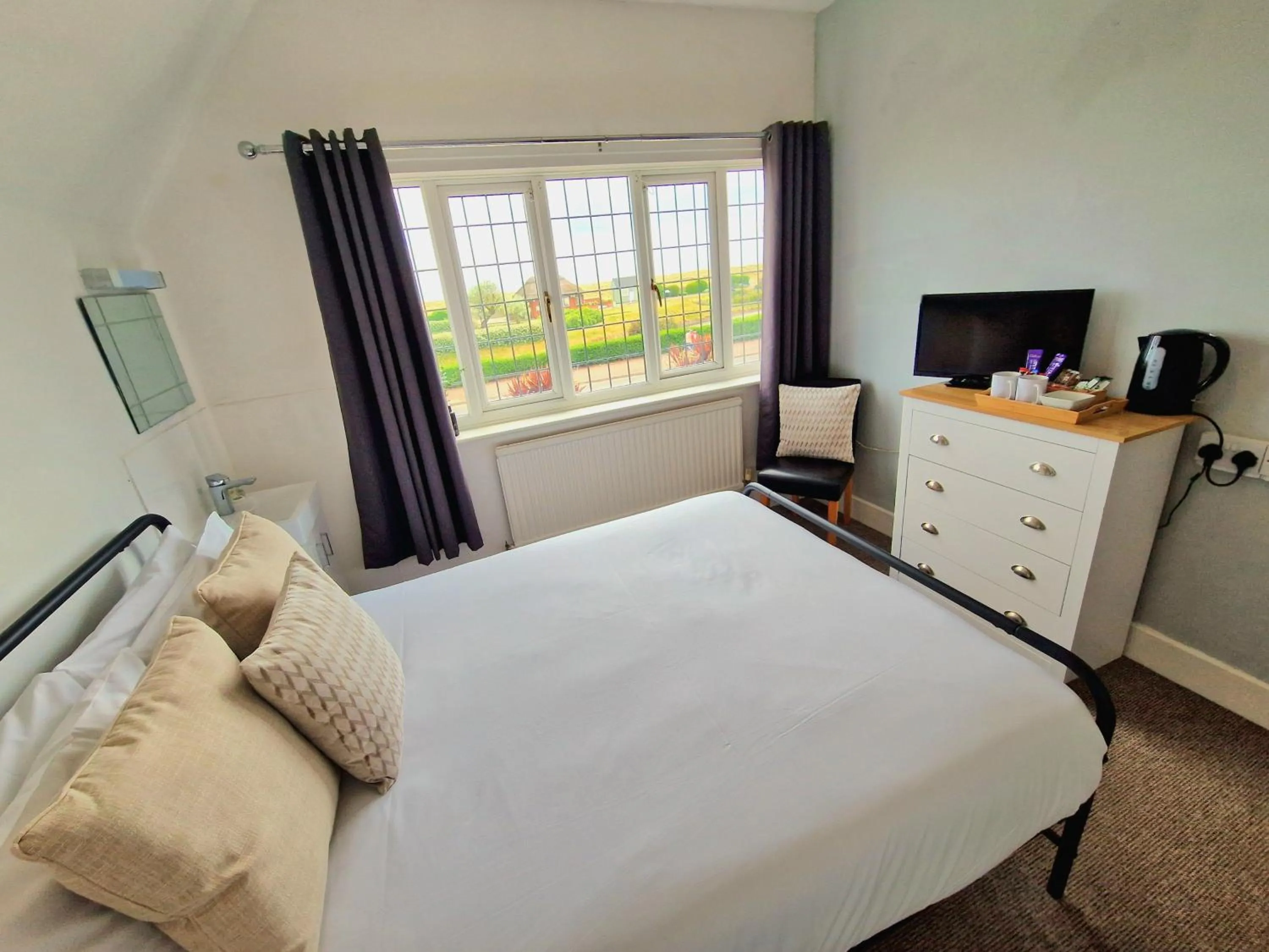 Bedroom, Bed in The Kensington