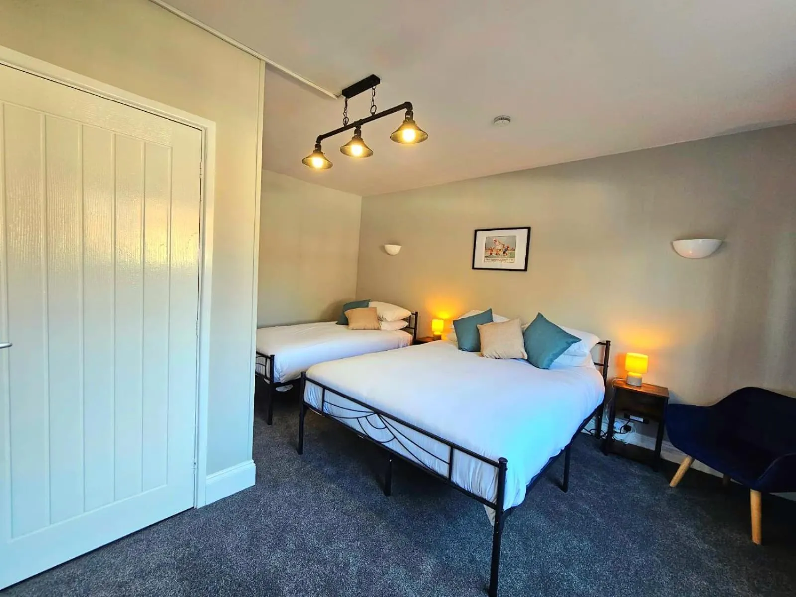 Photo of the whole room, Bed in The Kensington