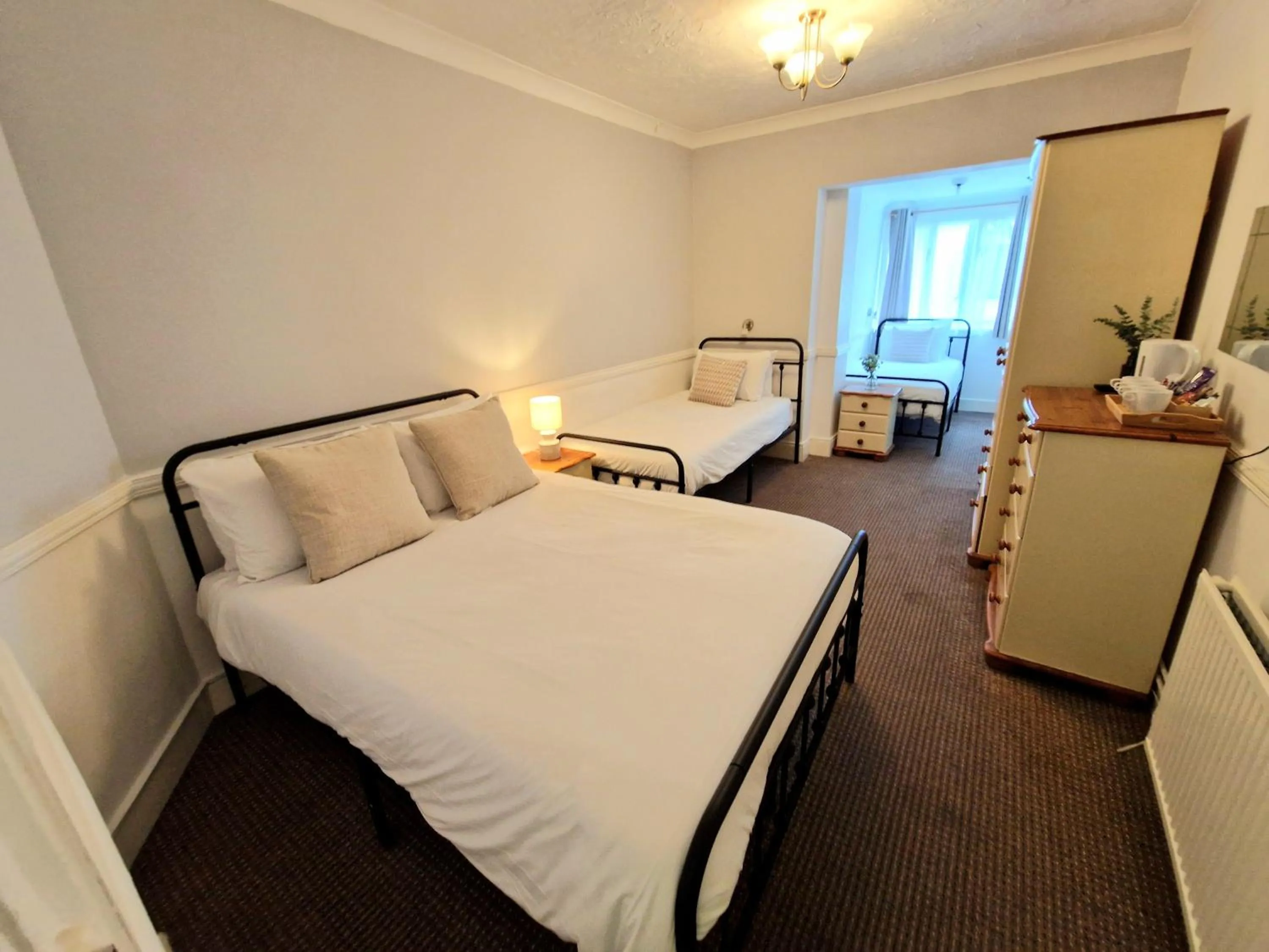 Photo of the whole room, Bed in The Kensington