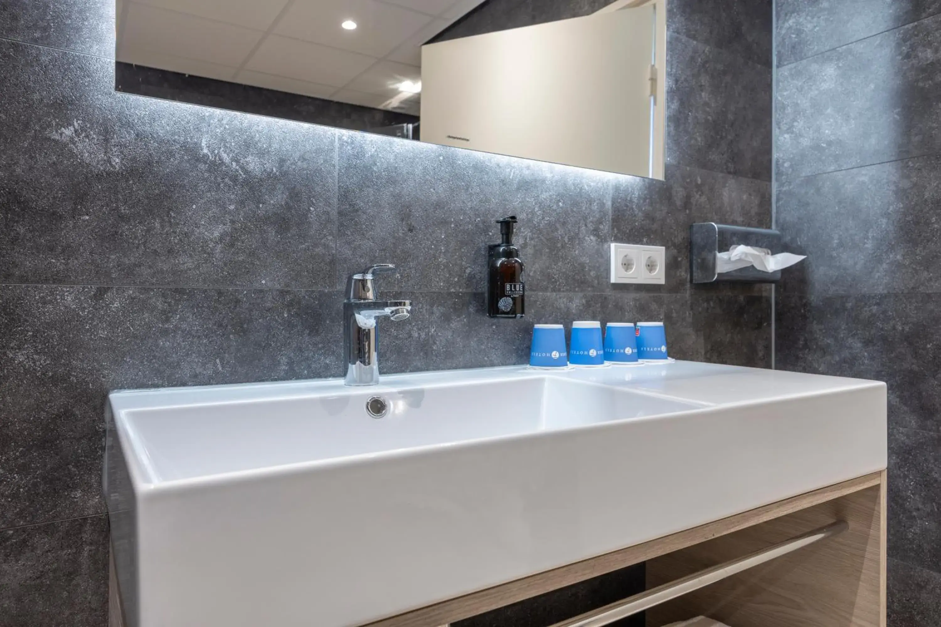 Bathroom in Fletcher Hotel Restaurant Bon Repos Bathroom in Fletcher Hotel Restaurant Bon Repos