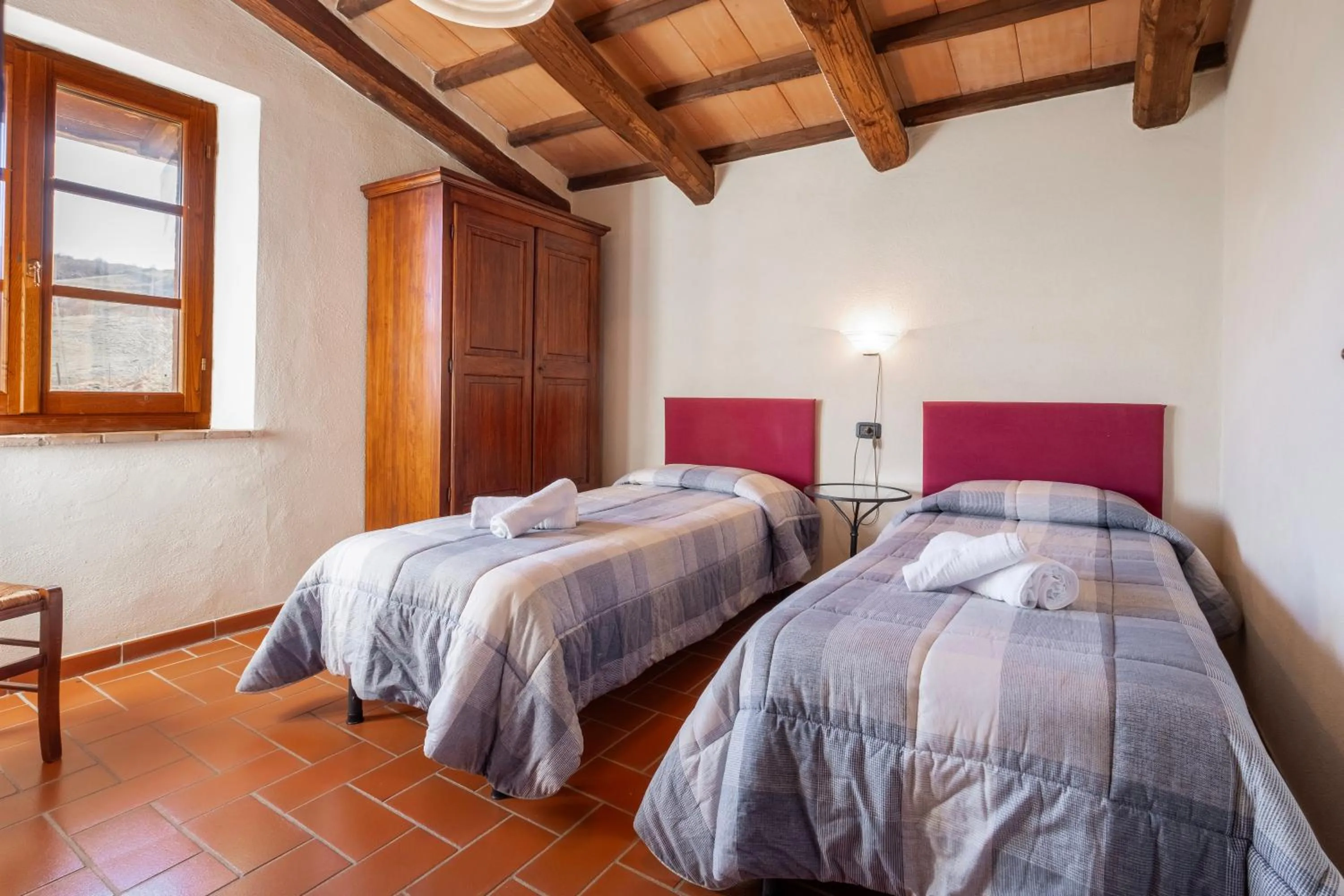 Property building, Bed in Pianperugino