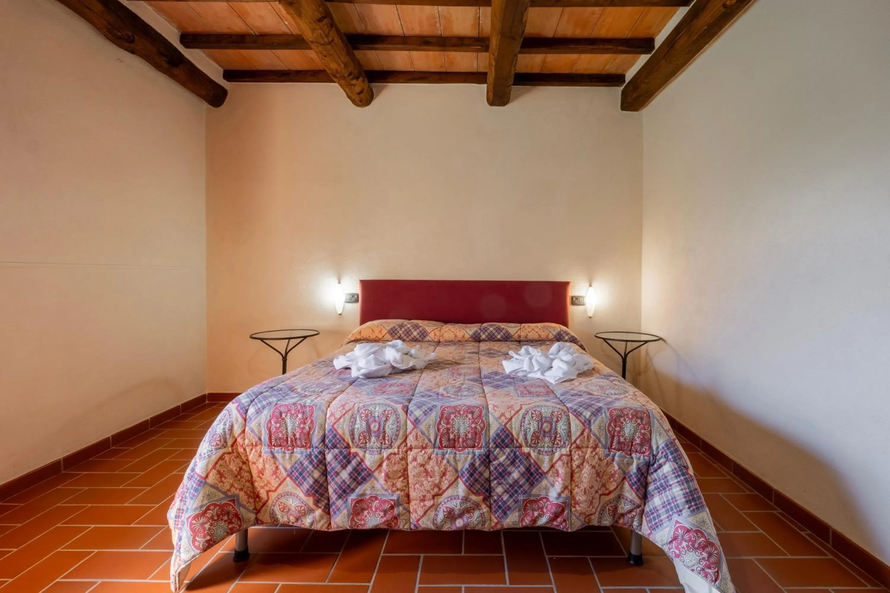 Property building, Bed in Pianperugino
