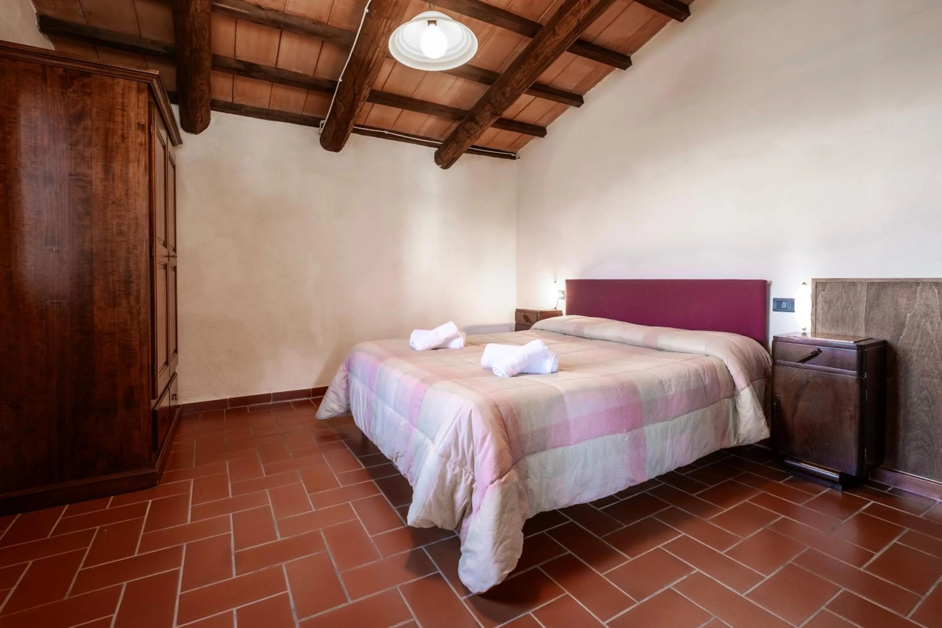Property building, Bed in Pianperugino