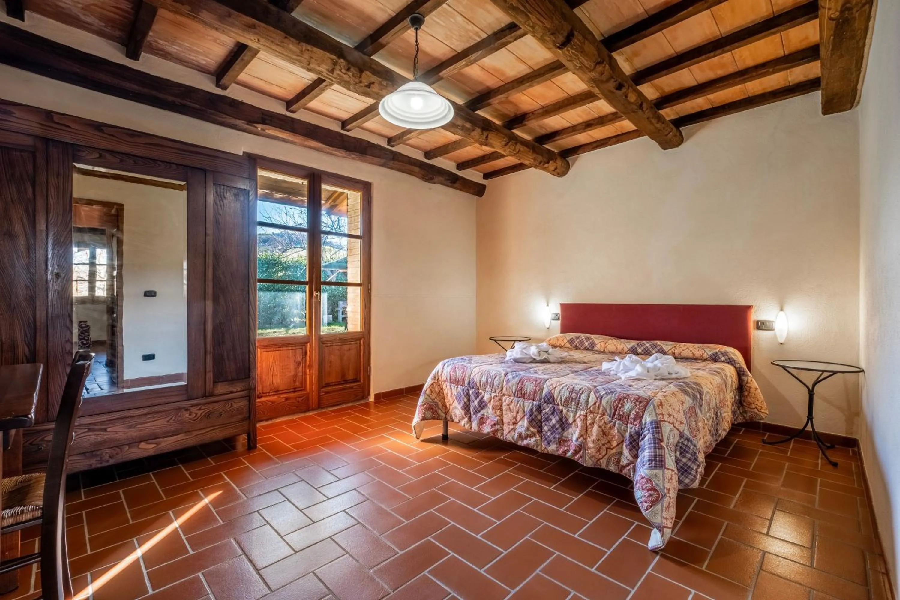 Property building, Bed in Pianperugino