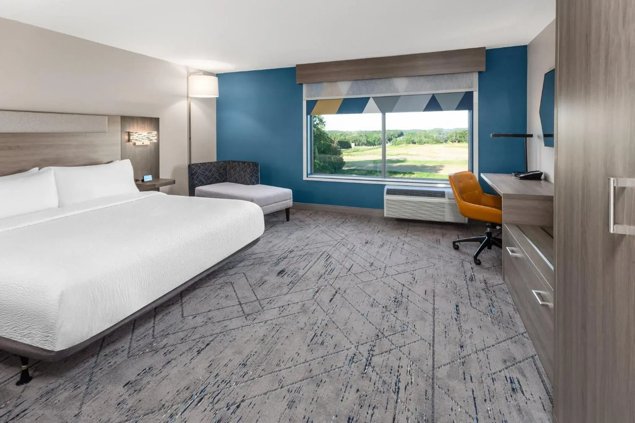Photo of the whole room, Bed in Holiday Inn Express & Suites Reedsburg - Dells Area by IHG Photo of the whole room, Bed in Holiday Inn Express & Suites Reedsburg - Dells Area by IHG