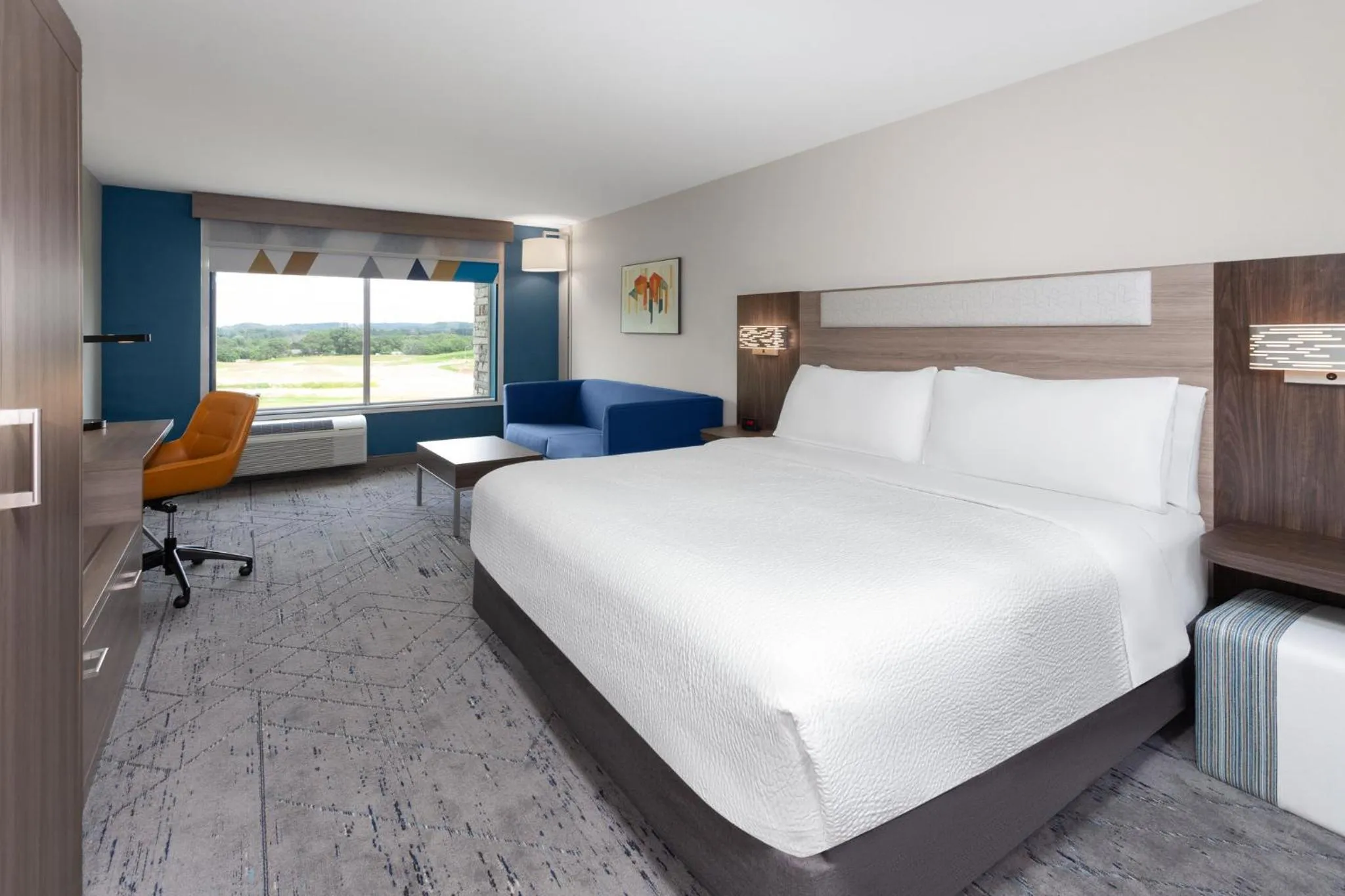 Photo of the whole room, Bed in Holiday Inn Express & Suites Reedsburg - Dells Area by IHG