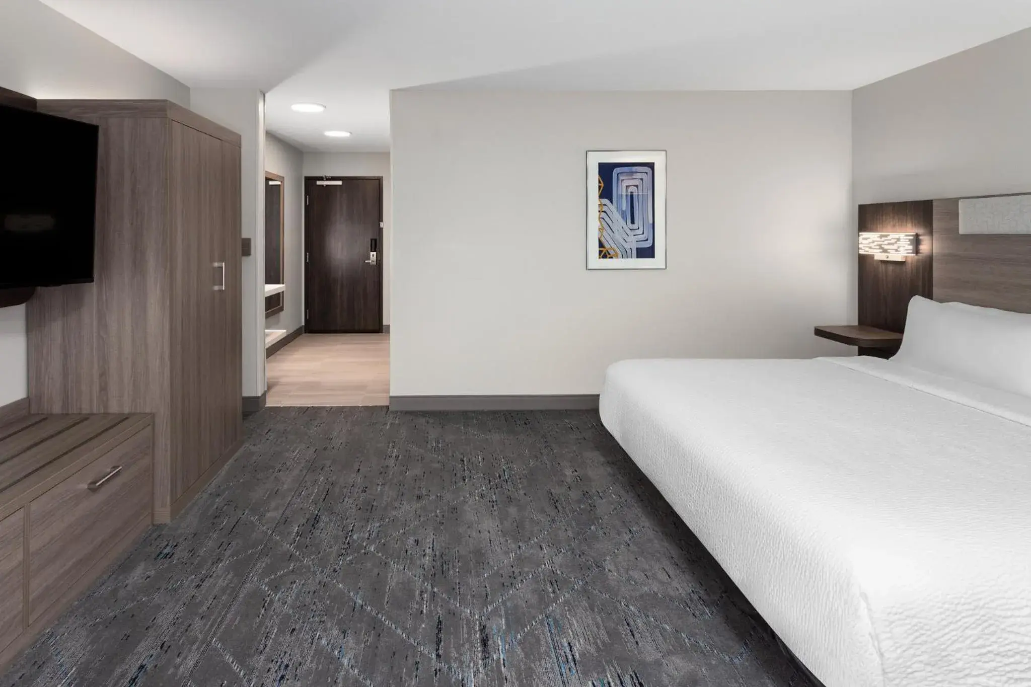 Photo of the whole room, Bed in Holiday Inn Express & Suites Reedsburg - Dells Area by IHG Photo of the whole room, Bed in Holiday Inn Express & Suites Reedsburg - Dells Area by IHG