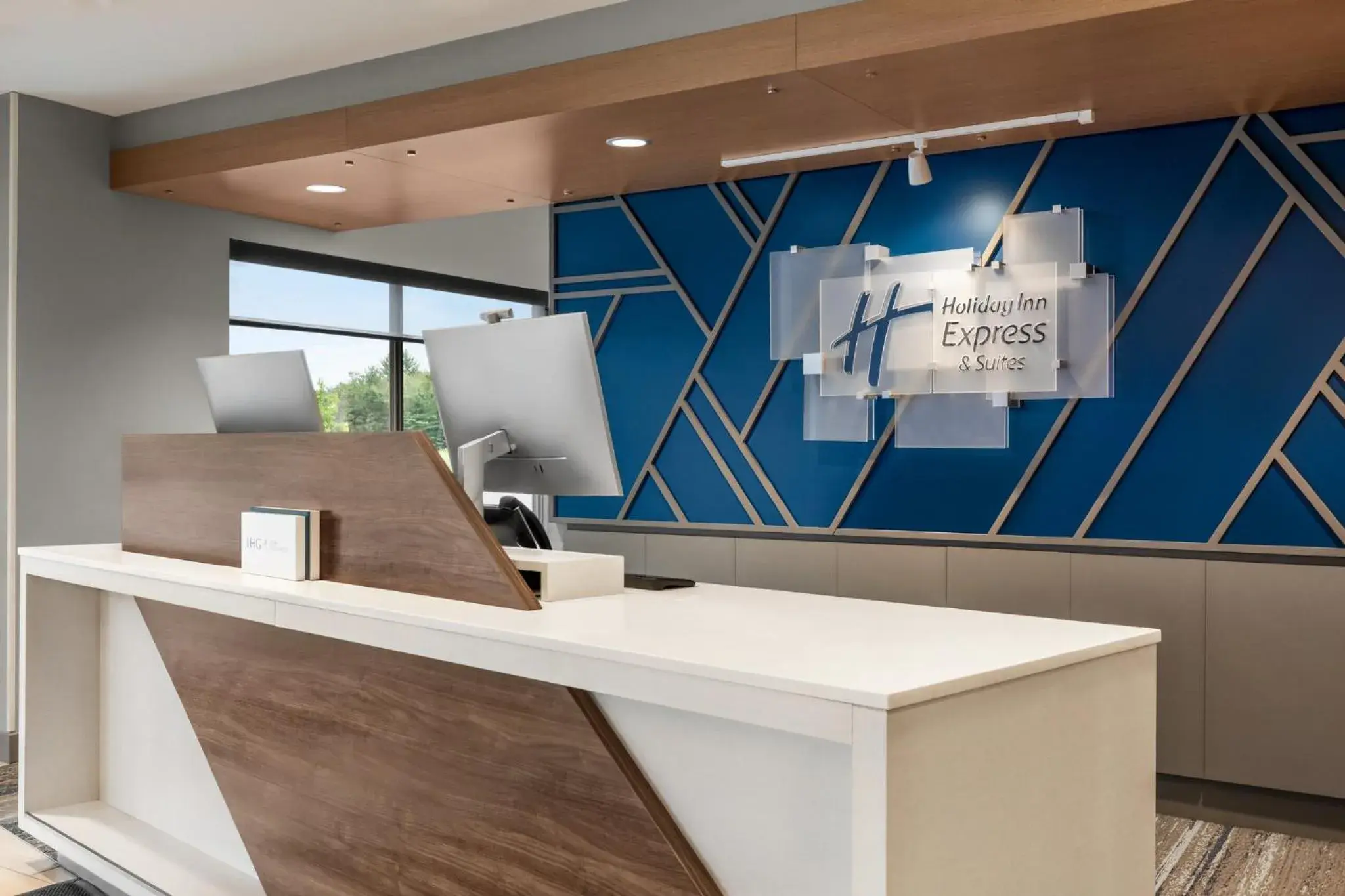 Property building in Holiday Inn Express & Suites Rhinelander by IHG Property building in Holiday Inn Express & Suites Rhinelander by IHG