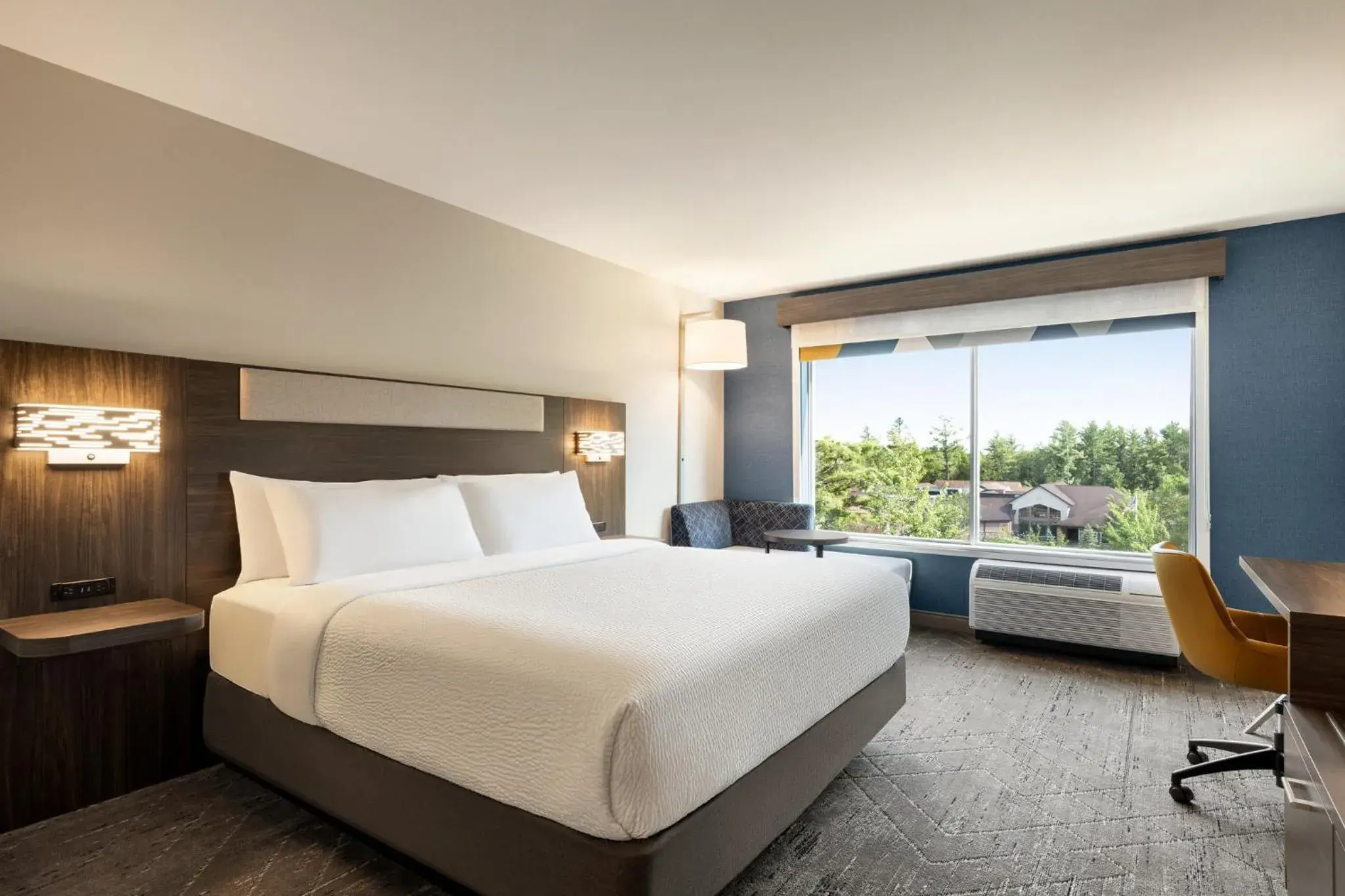 Standard King Room in Holiday Inn Express & Suites Rhinelander by IHG Standard King Room in Holiday Inn Express & Suites Rhinelander by IHG