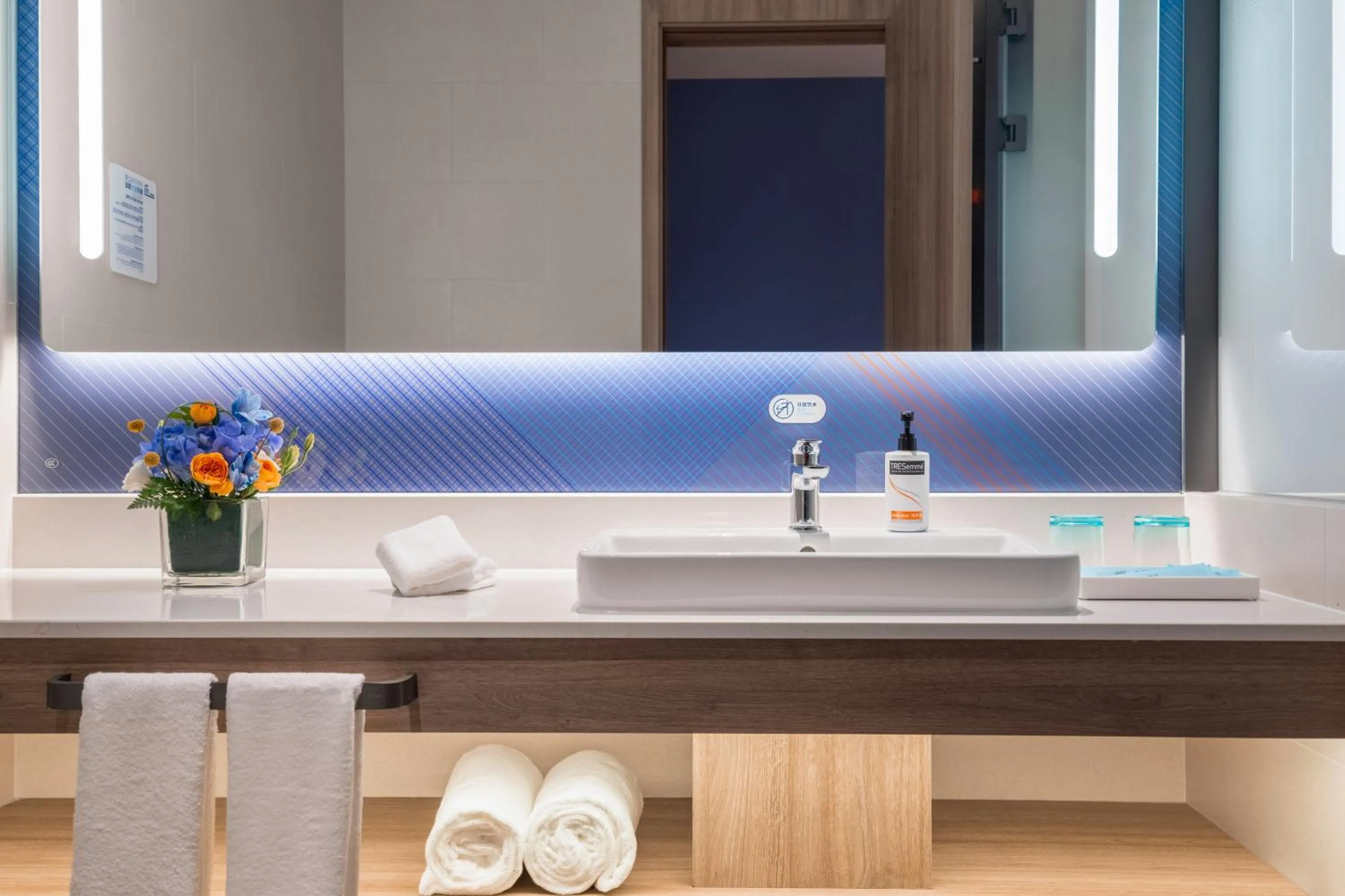 Toilet in Holiday Inn Express Shenzhen Futian Center by IHG