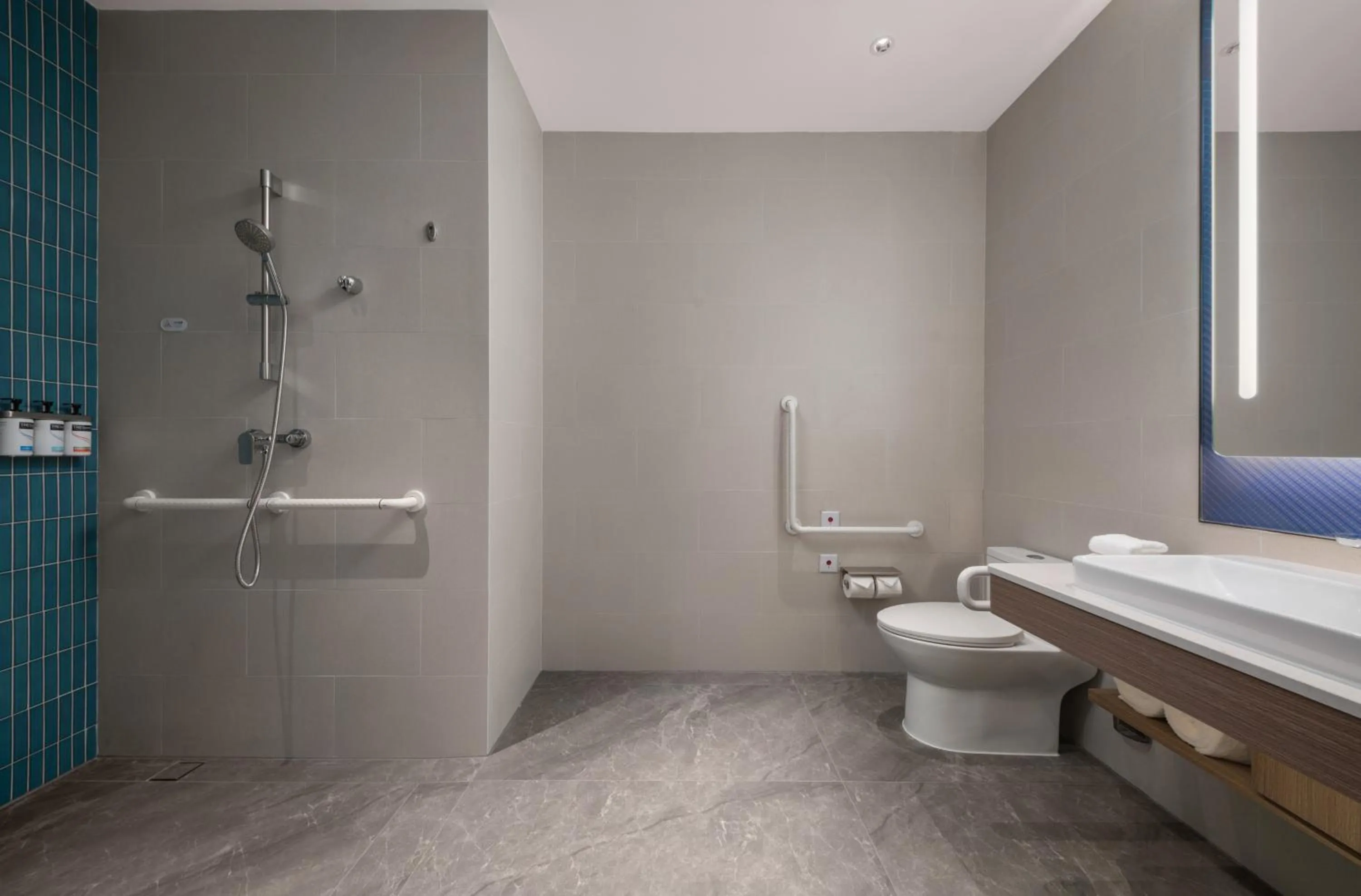 Toilet in Holiday Inn Express Shenzhen Futian Center by IHG