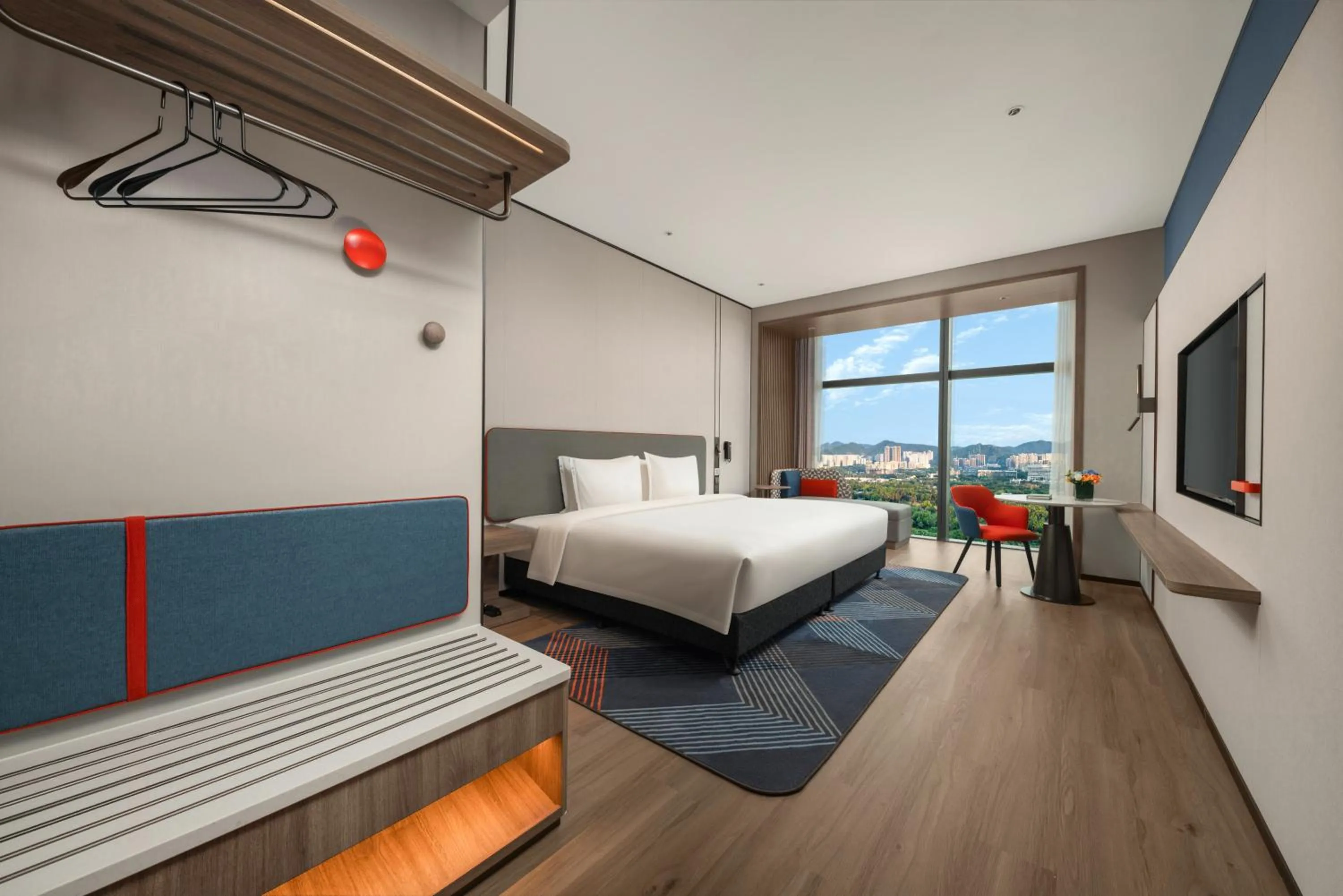Photo of the whole room, Bed in Holiday Inn Express Shenzhen Futian Center by IHG